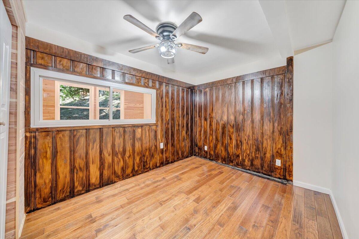 1203 Bottom Creek LN