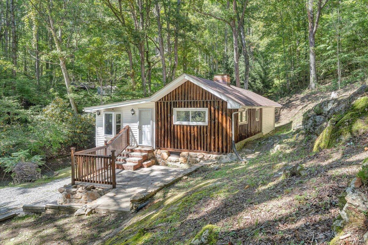 1203 Bottom Creek LN