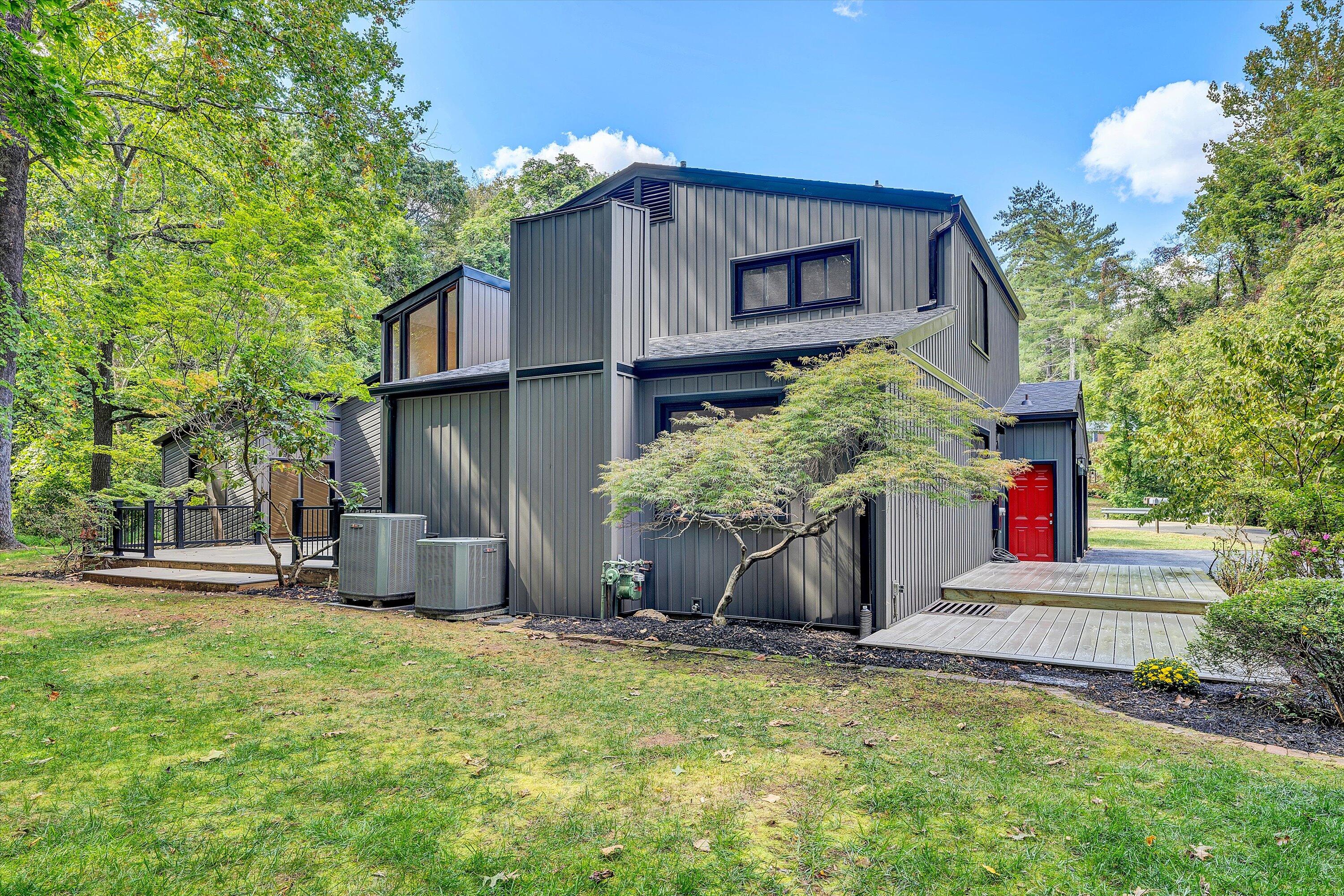 2350 Ross LN SW