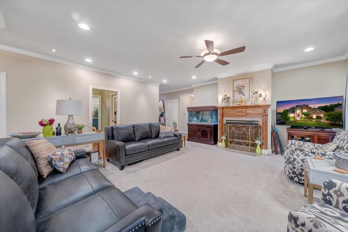 415 Stoneledge DR