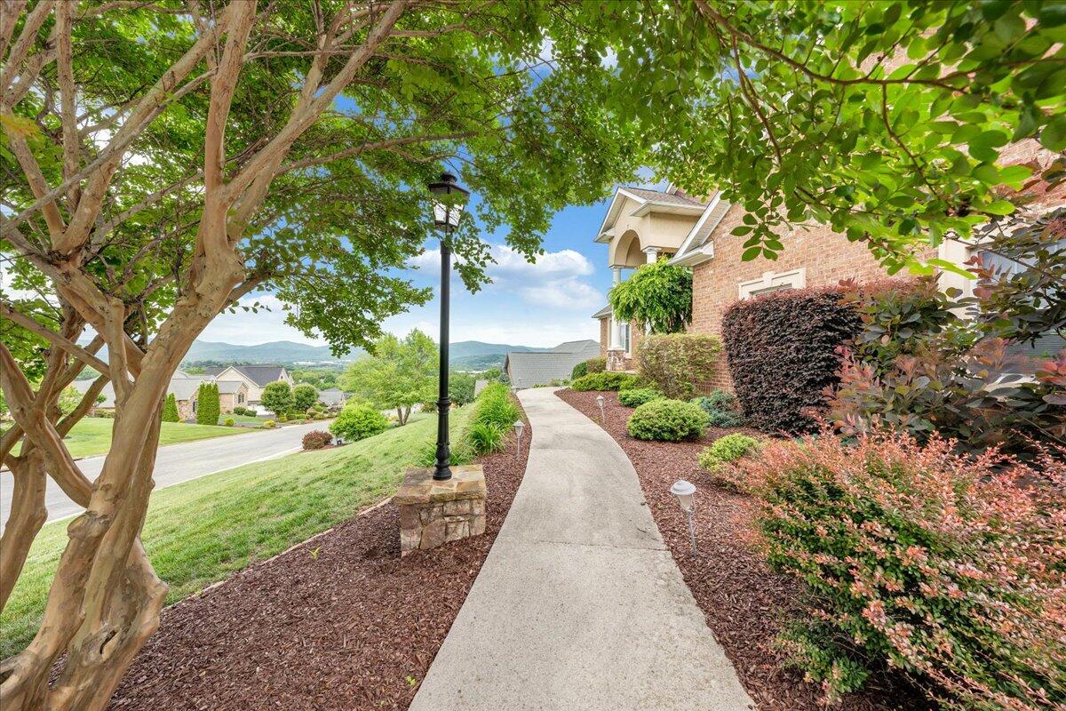 415 Stoneledge DR