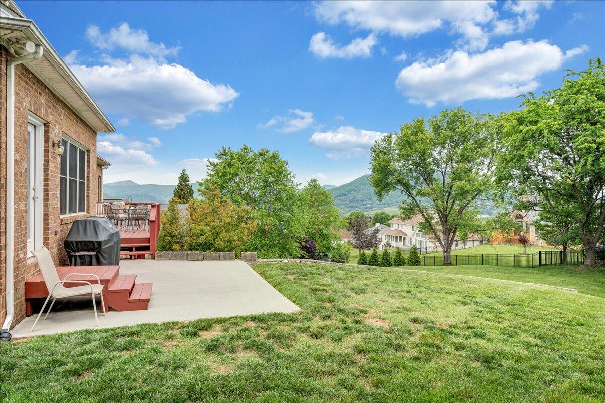 415 Stoneledge DR