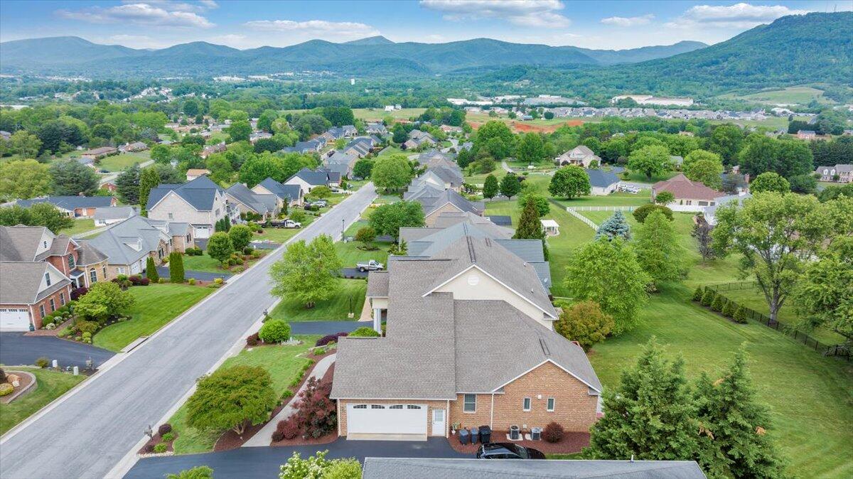 415 Stoneledge DR