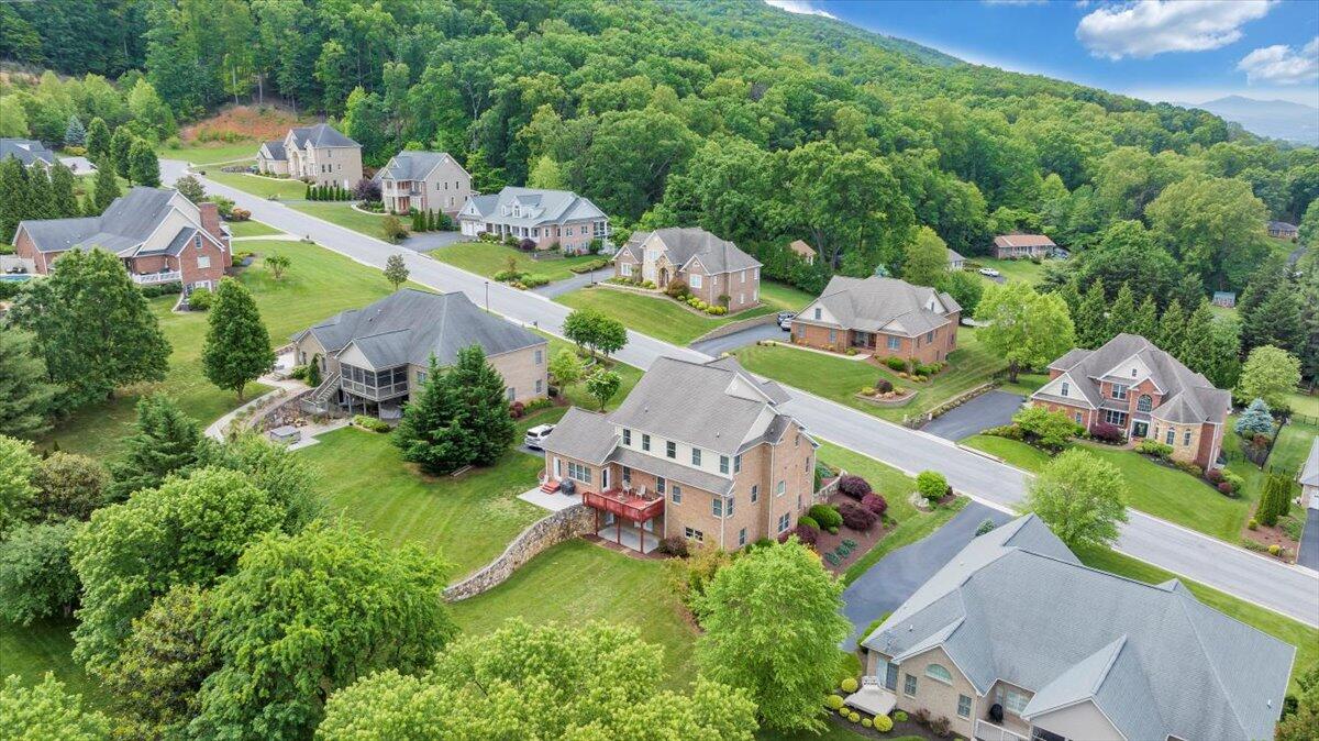 415 Stoneledge DR