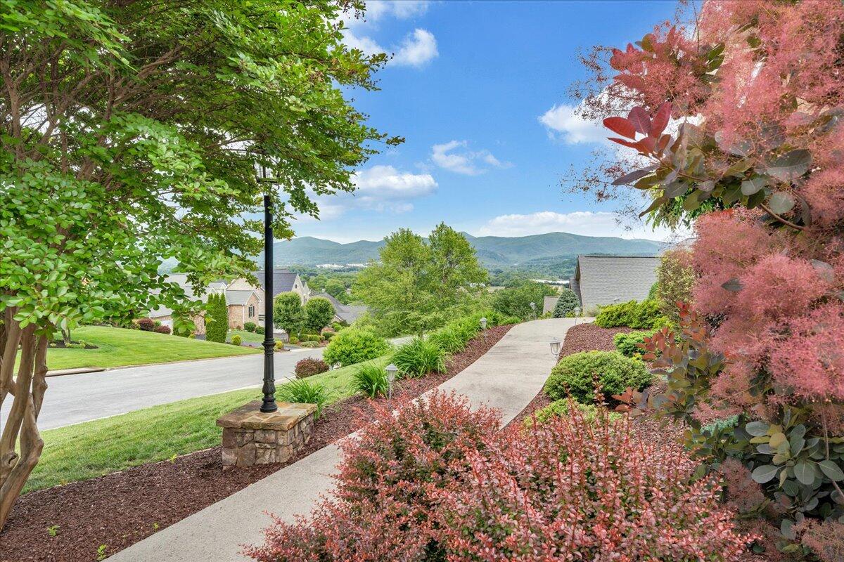 415 Stoneledge DR