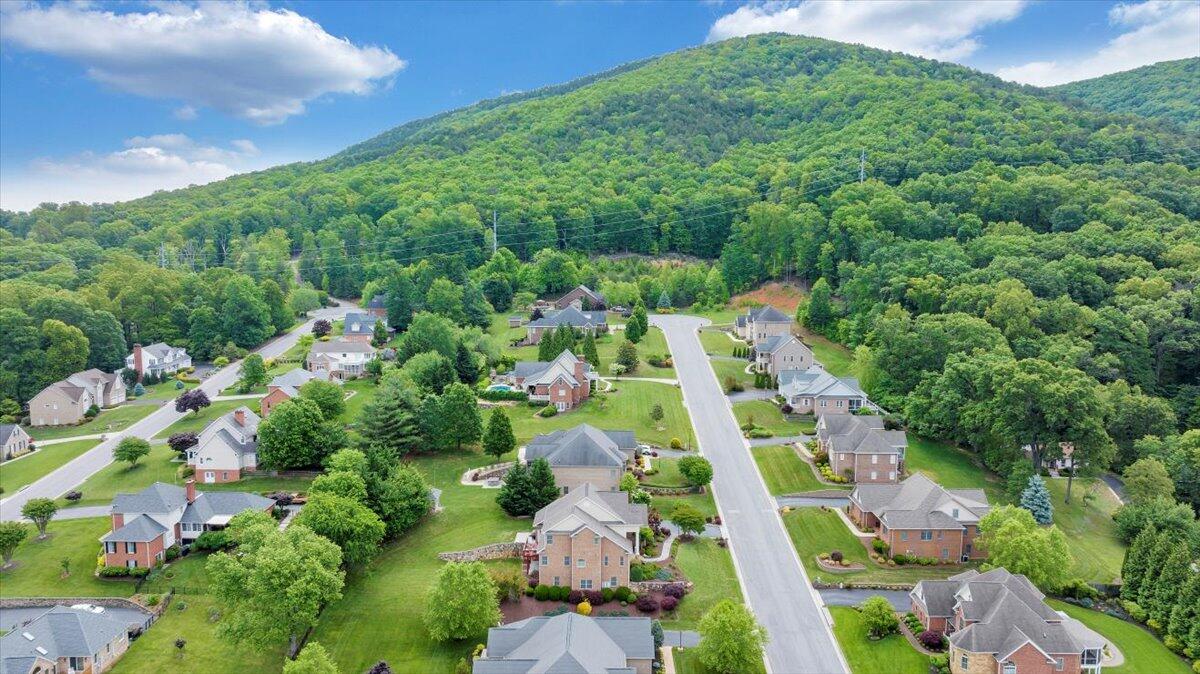 415 Stoneledge DR