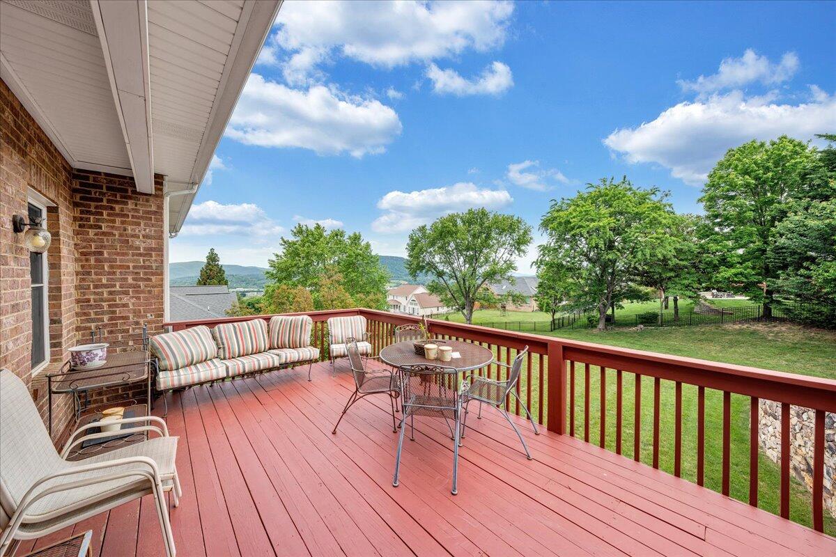 415 Stoneledge DR