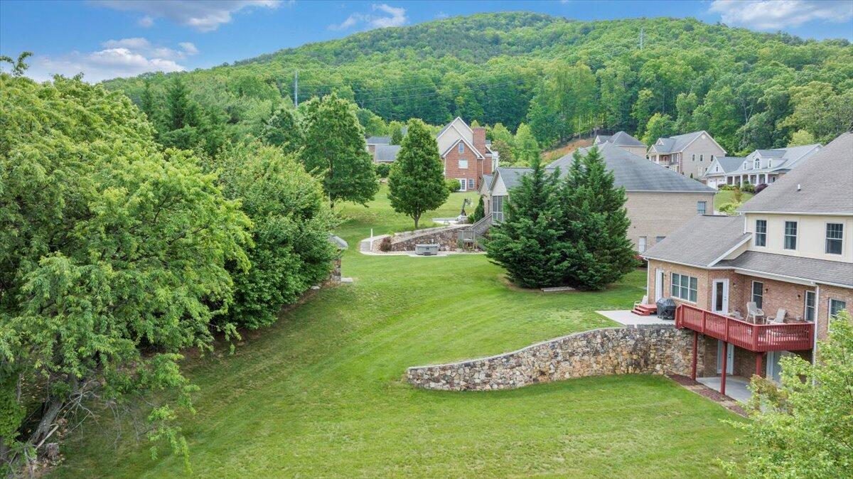 415 Stoneledge DR