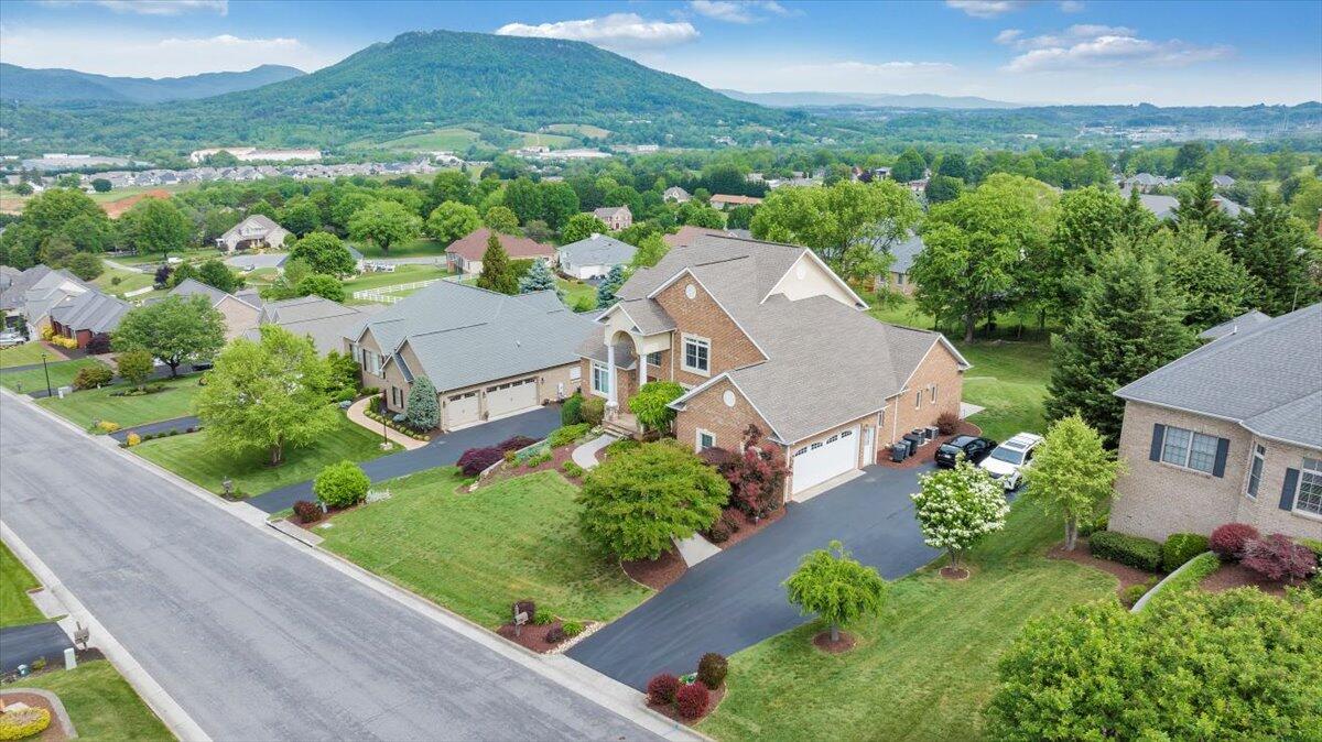 415 Stoneledge DR