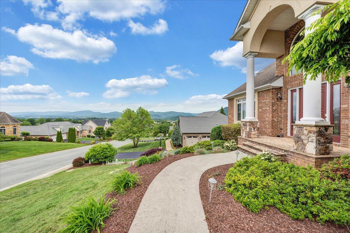 415 Stoneledge DR