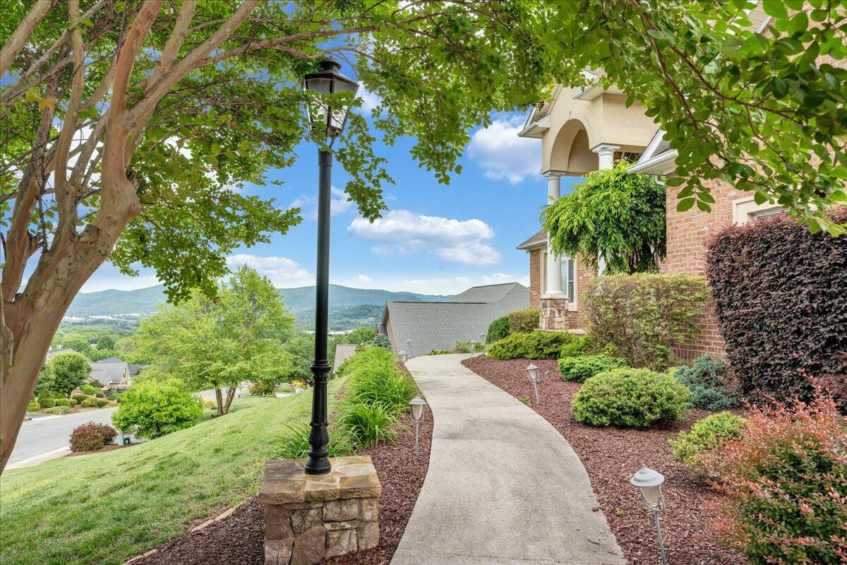 415 Stoneledge DR