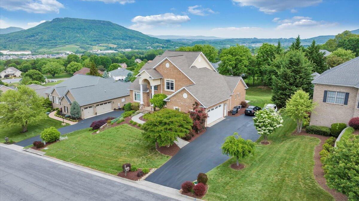 415 Stoneledge DR