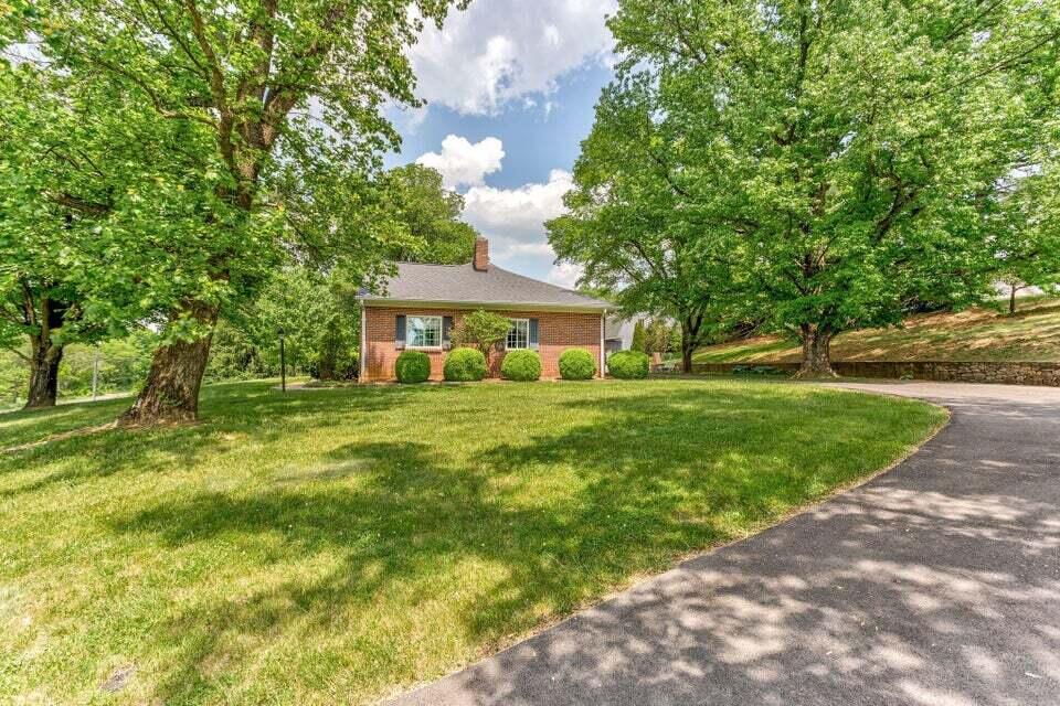 8602 Sanderson DR
