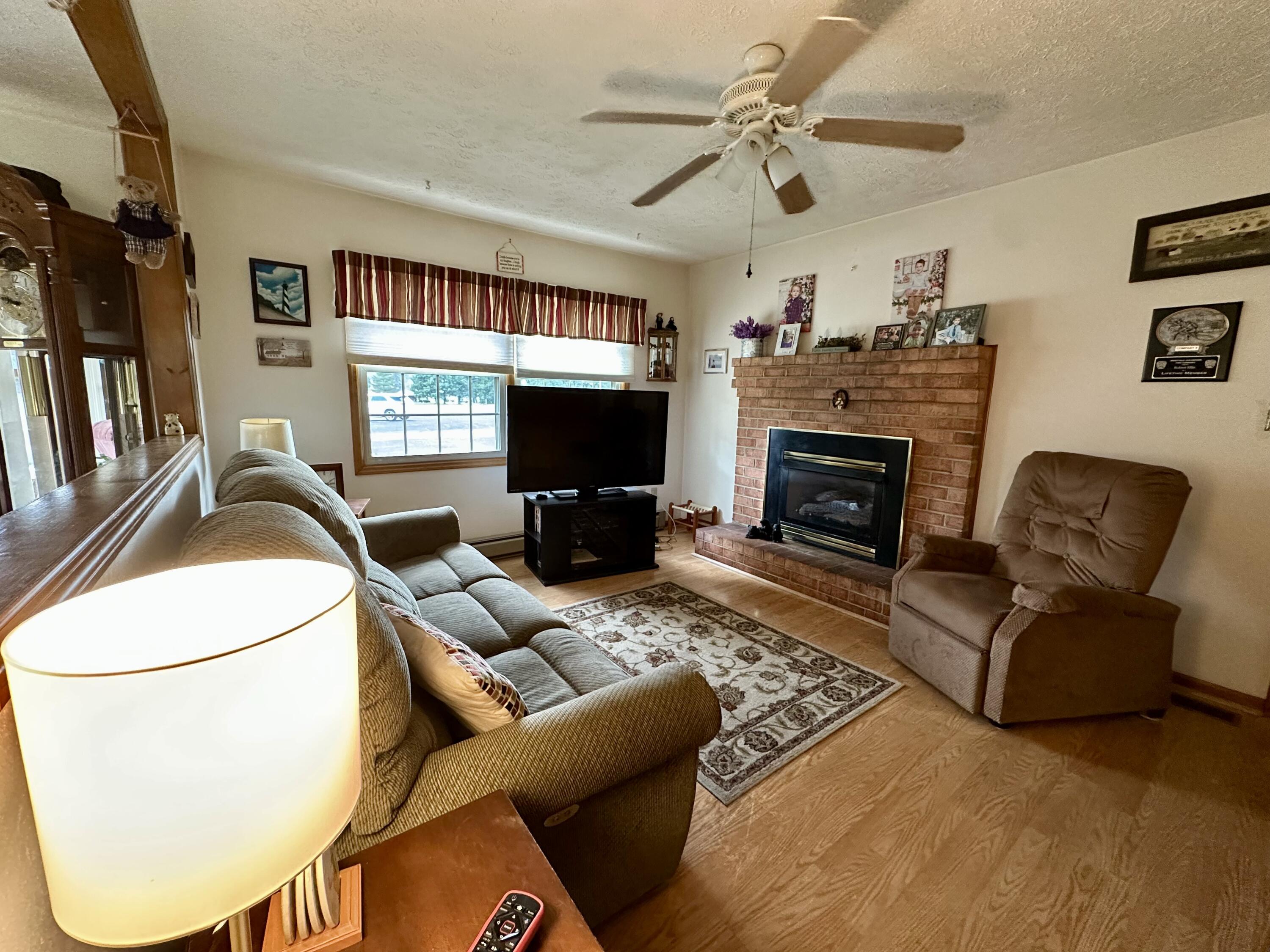 1347 Montvale ST