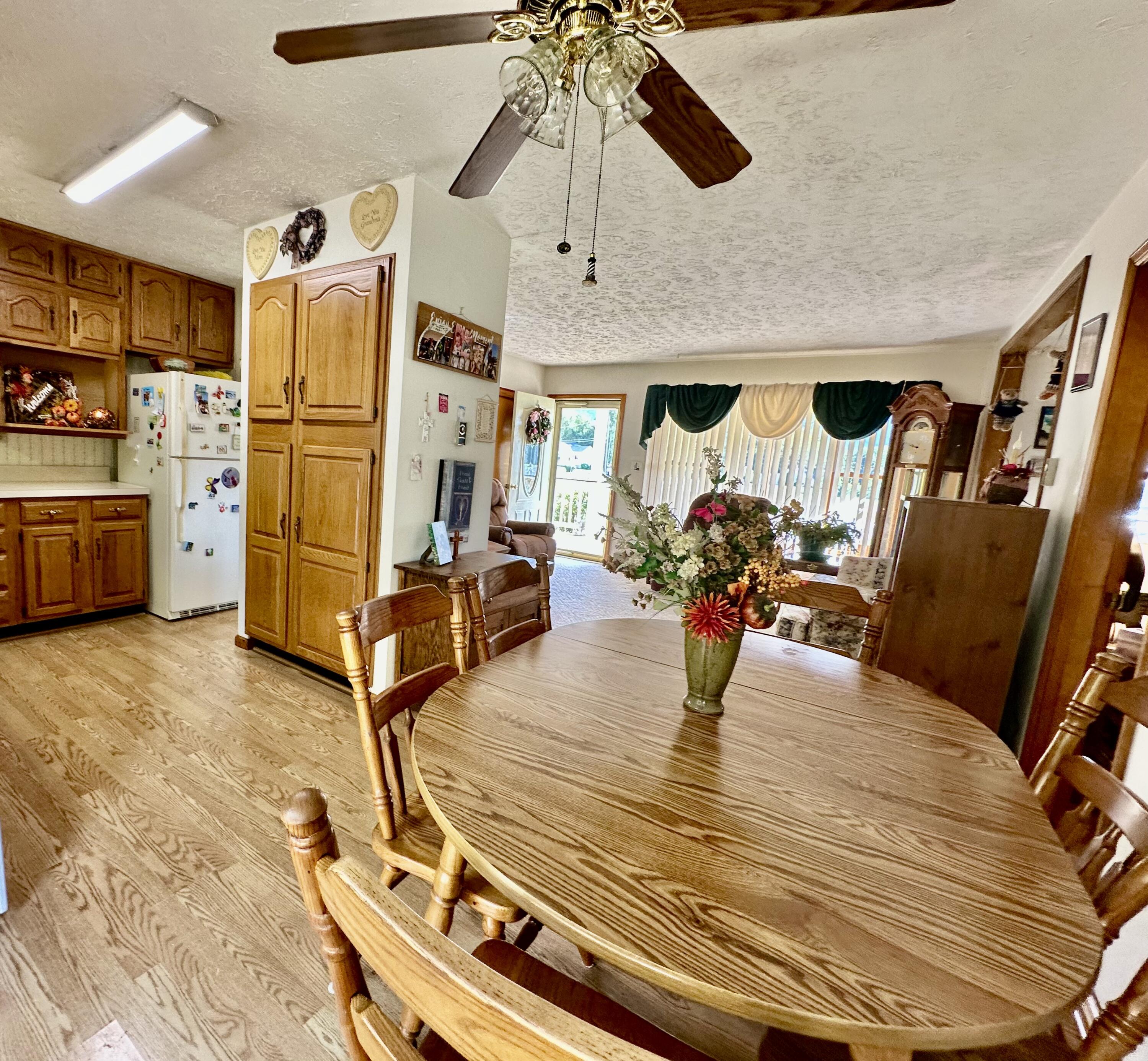 1347 Montvale ST