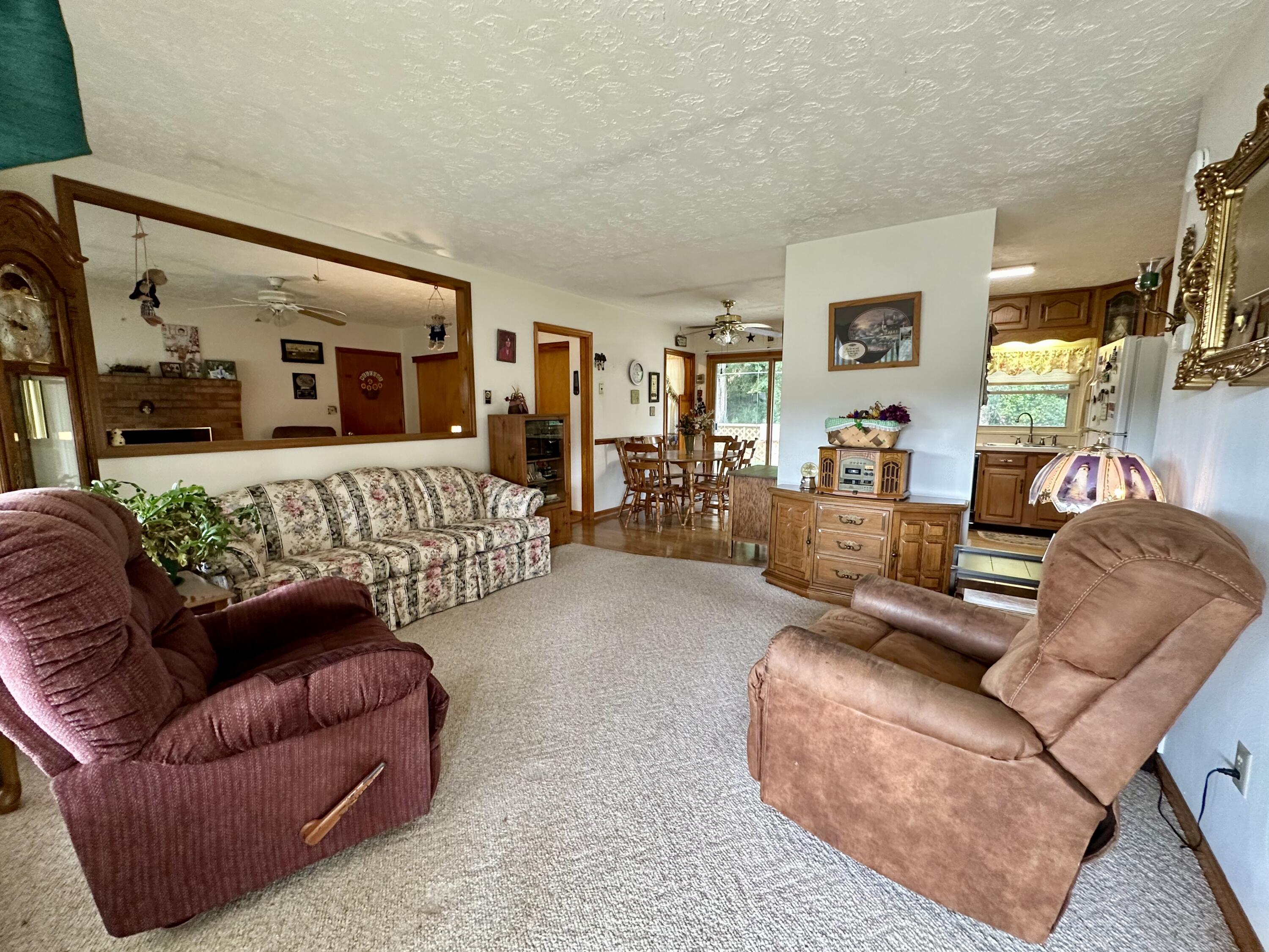 1347 Montvale ST