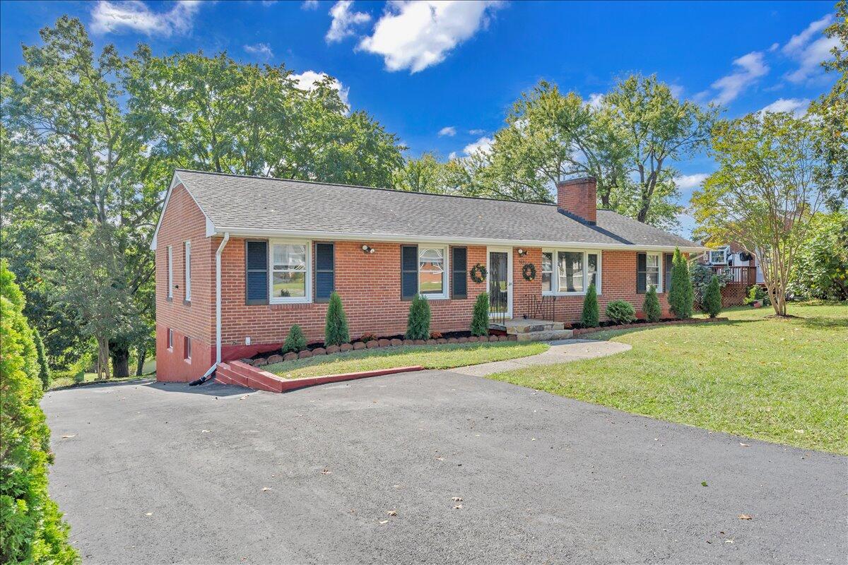 3641 Parkwood DR
