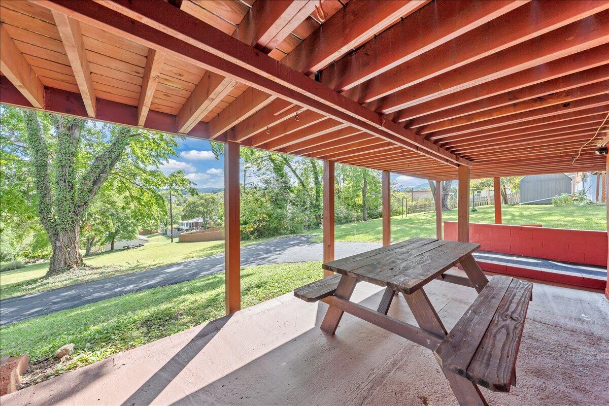 3641 Parkwood DR