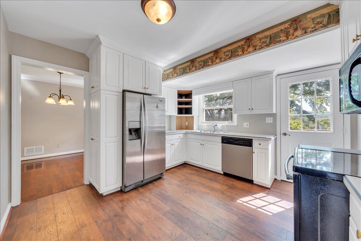 3641 Parkwood DR