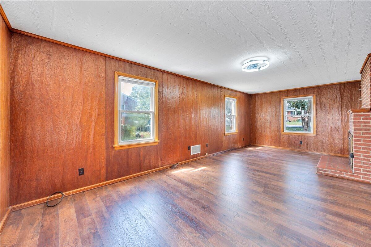 3641 Parkwood DR