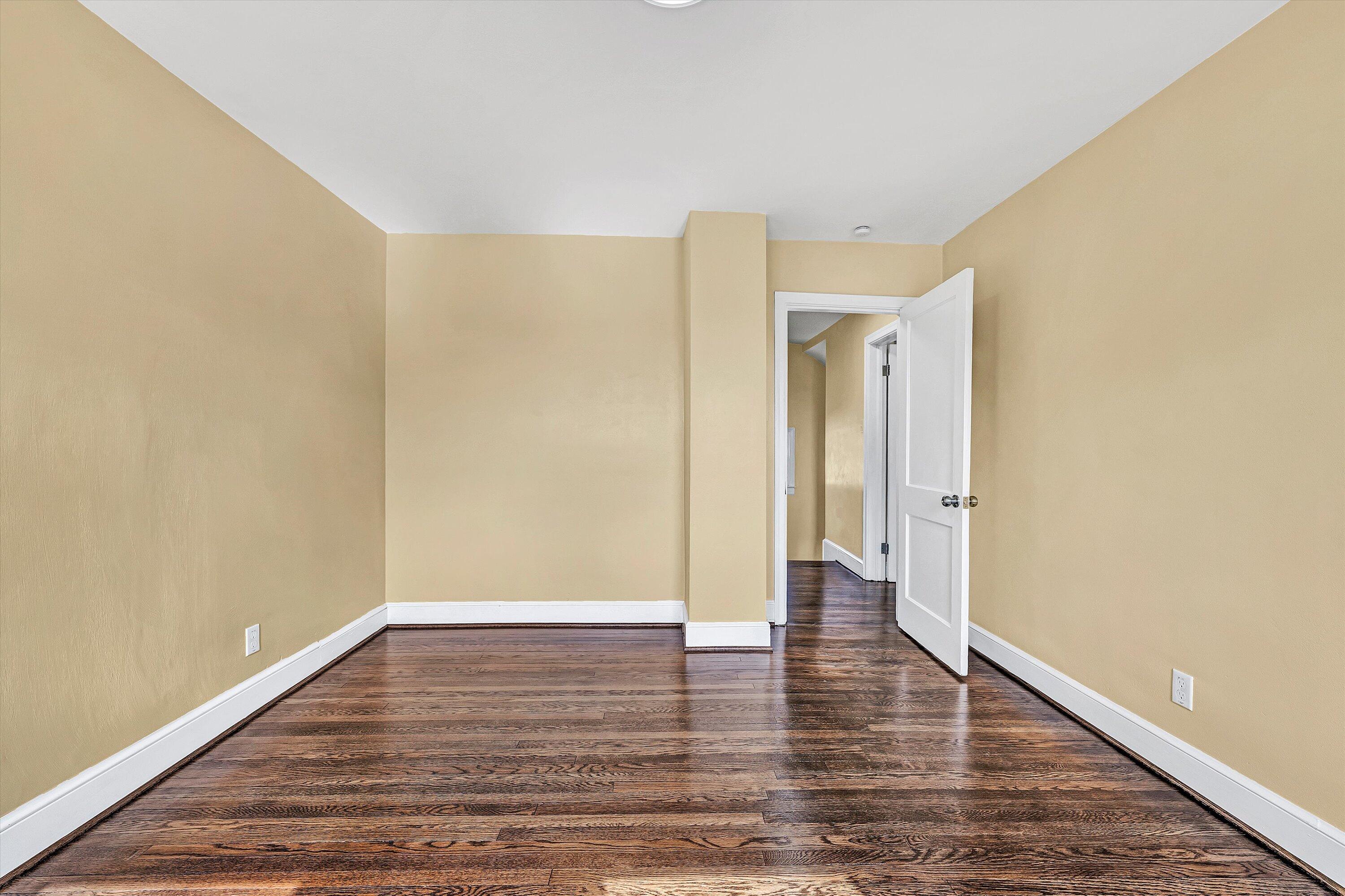 1702 East Gate AVE NE