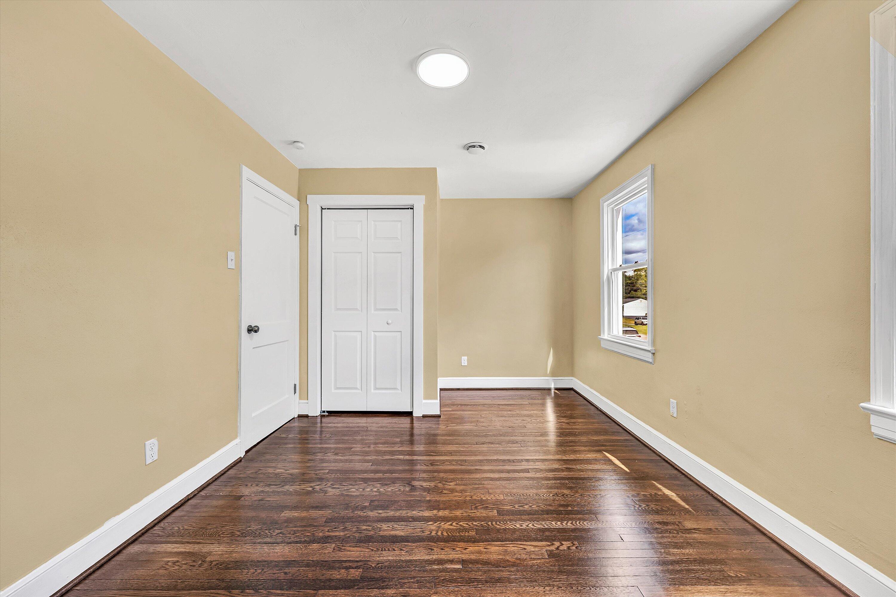 1702 East Gate AVE NE