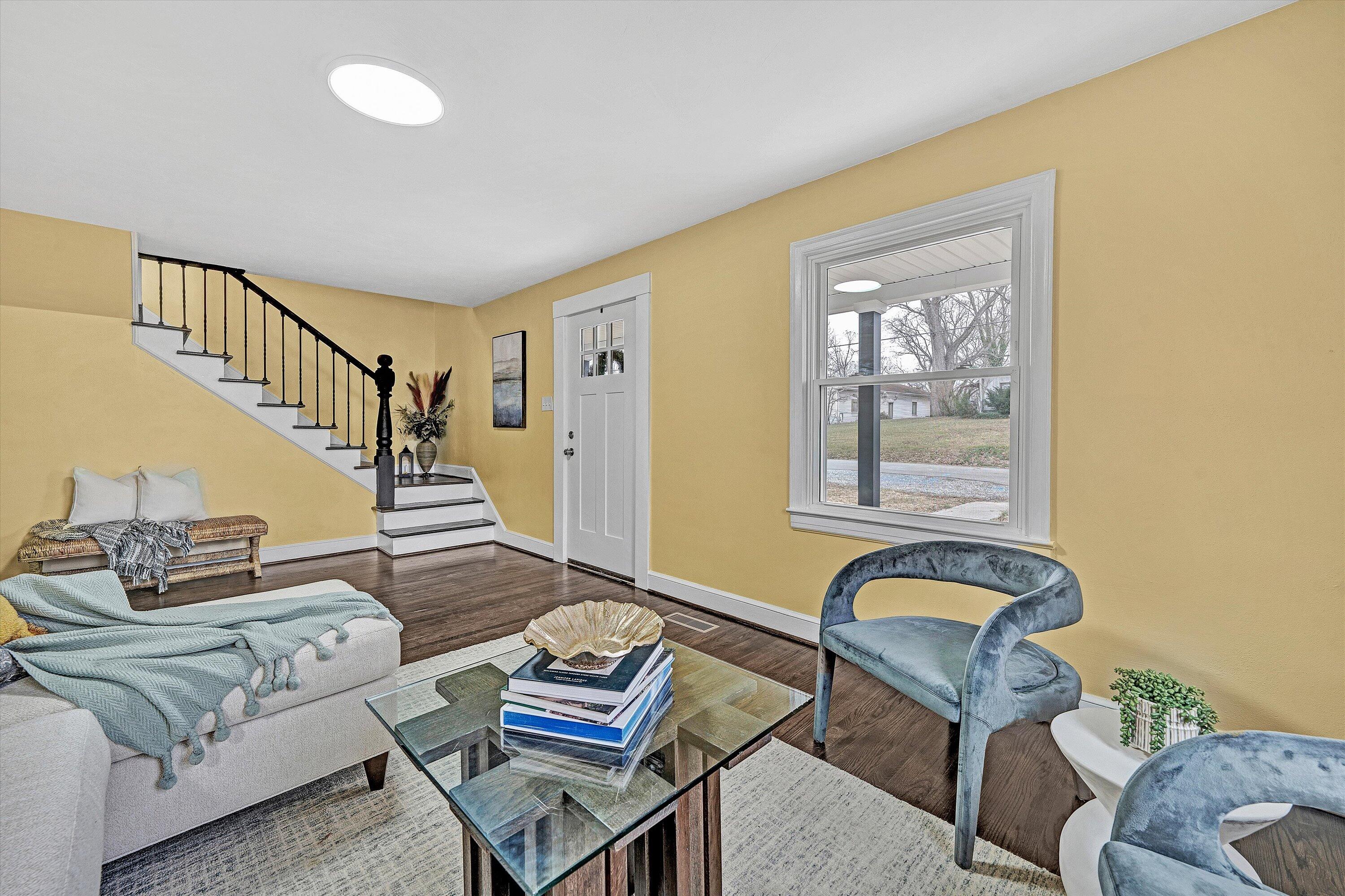 1702 East Gate AVE NE