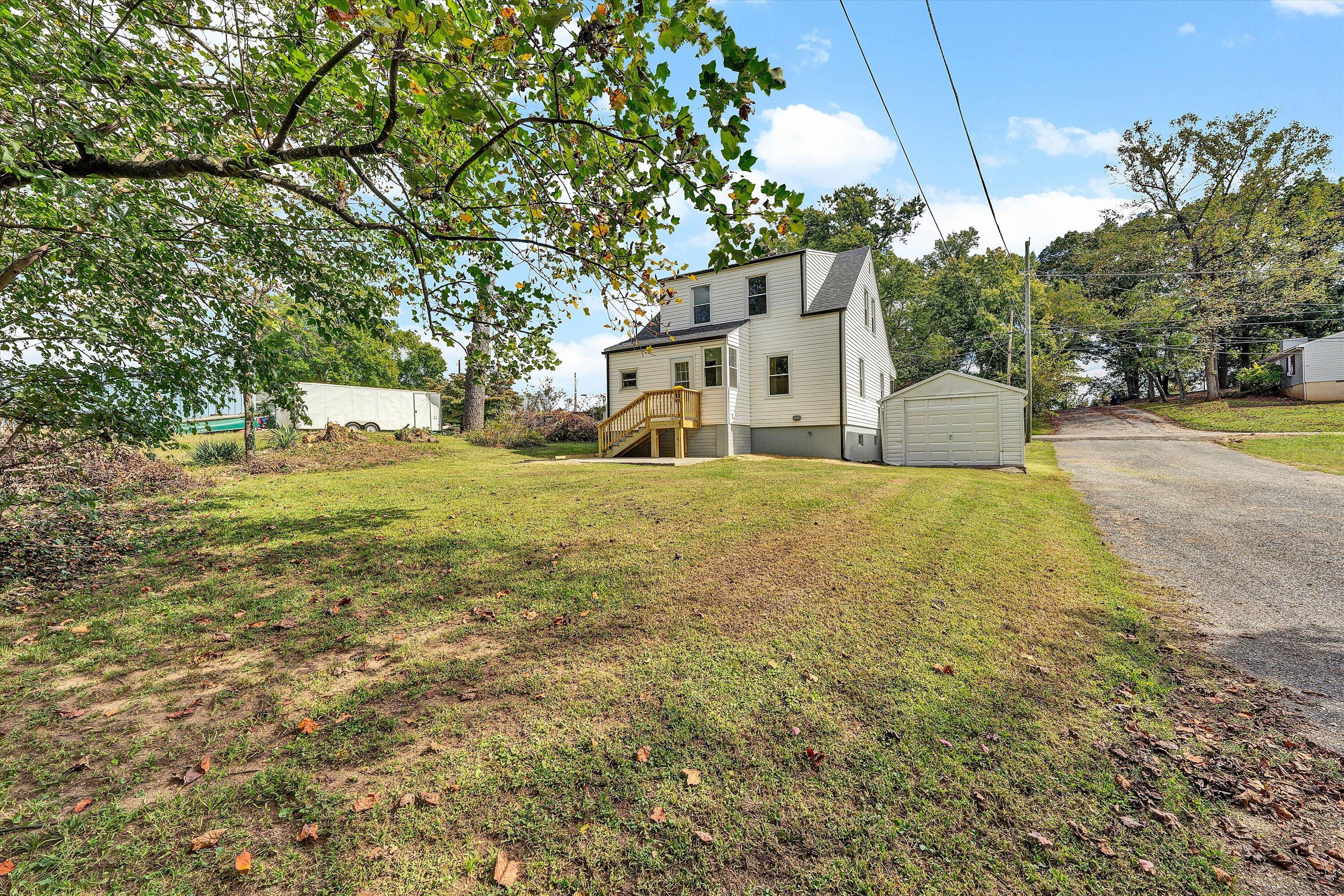 1702 East Gate AVE NE