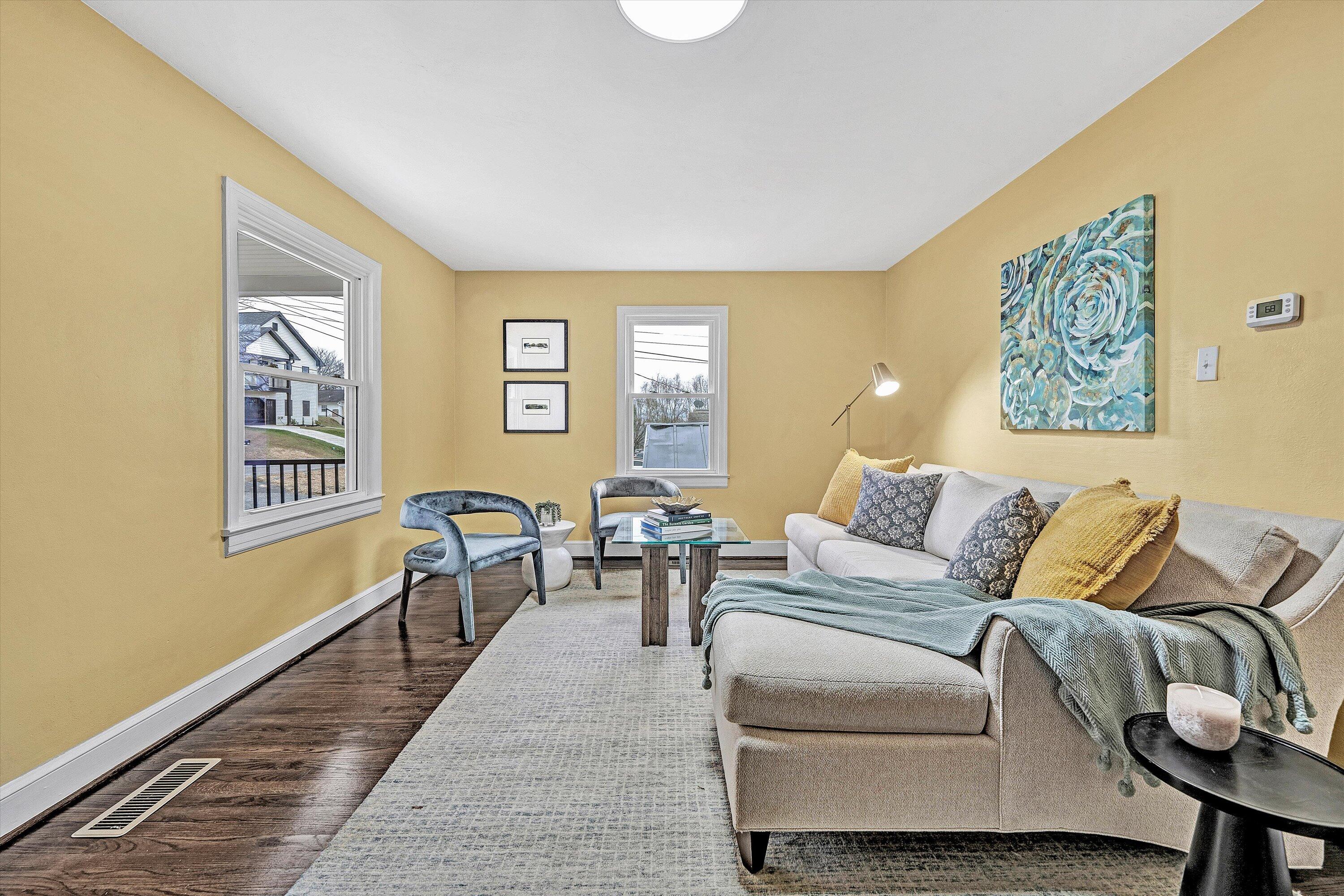 1702 East Gate AVE NE