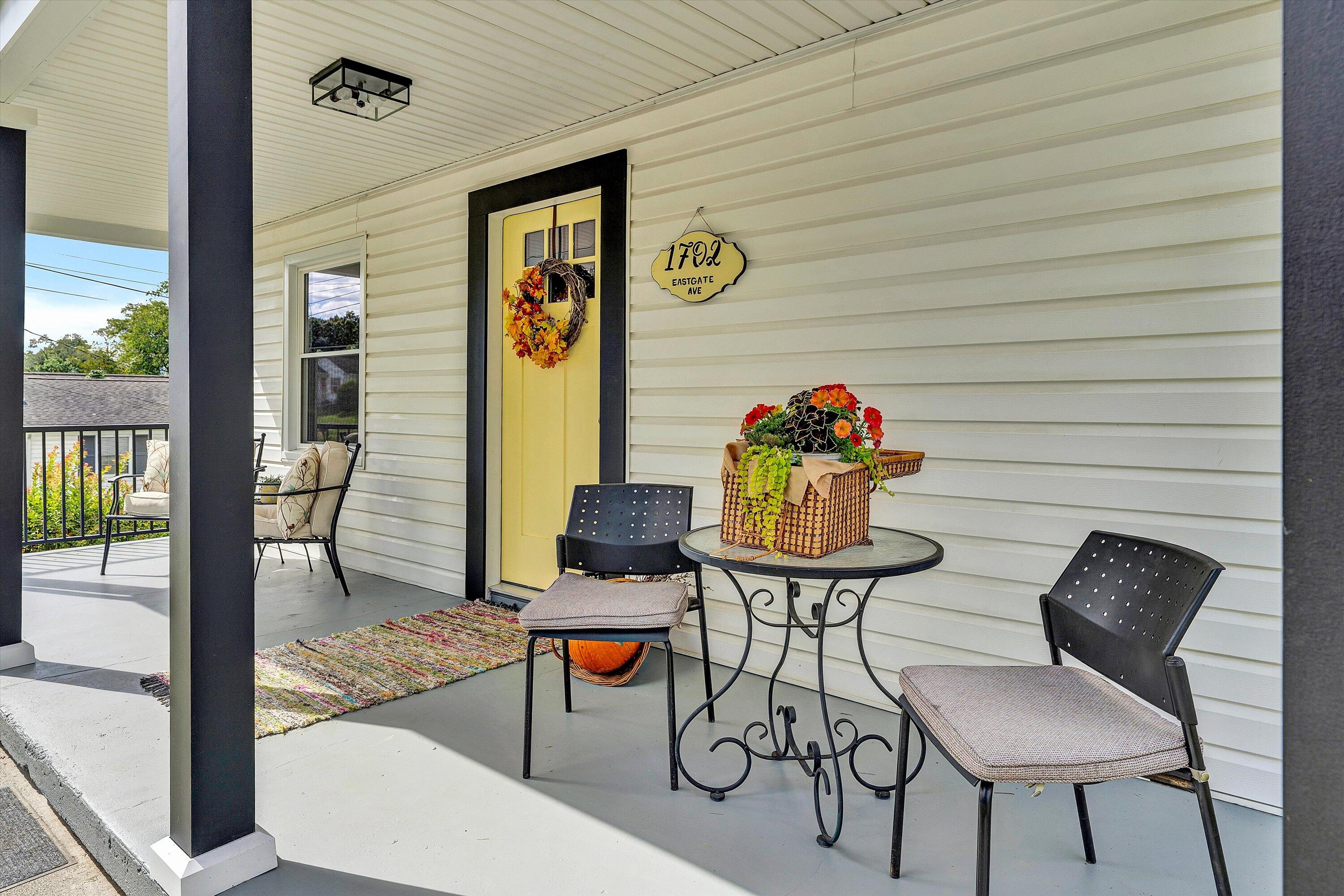 1702 East Gate AVE NE