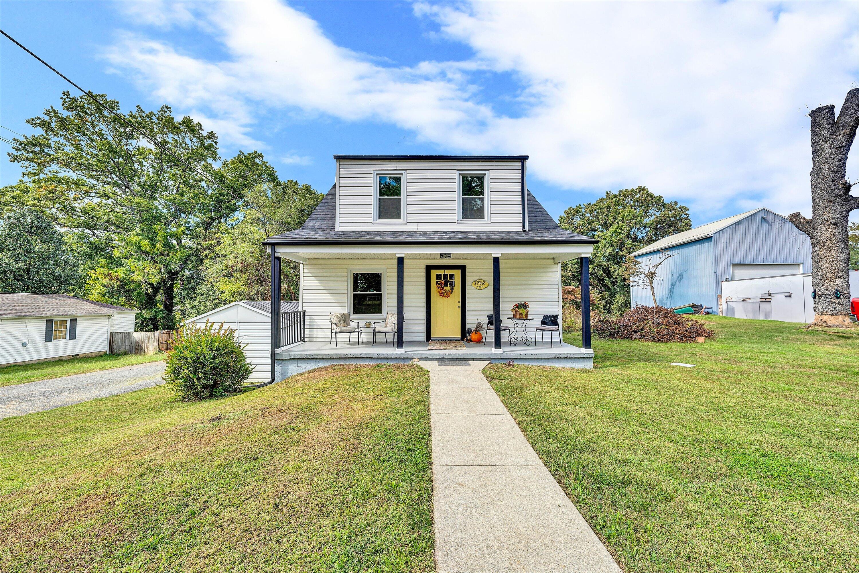 1702 East Gate AVE NE