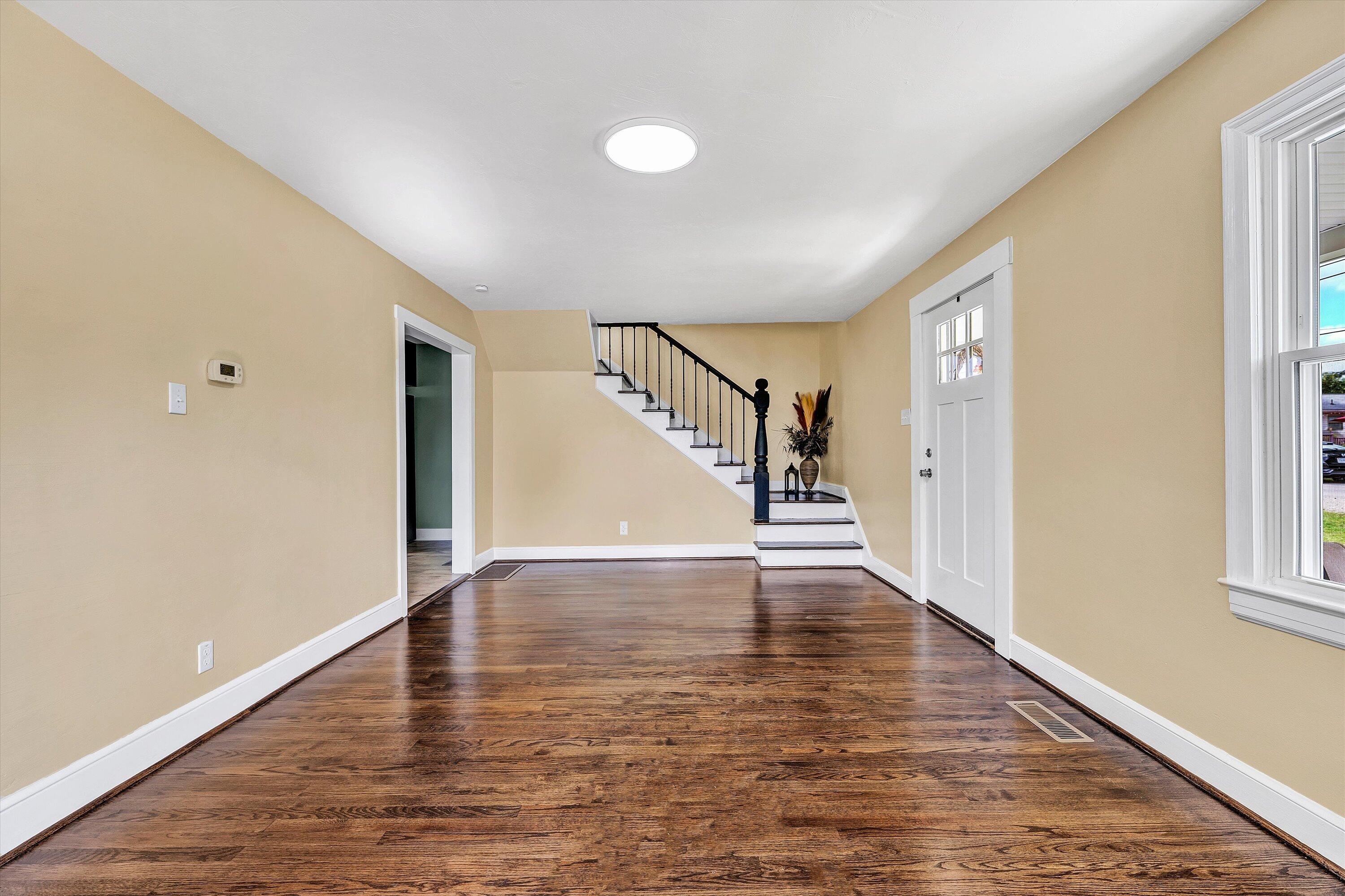 1702 East Gate AVE NE