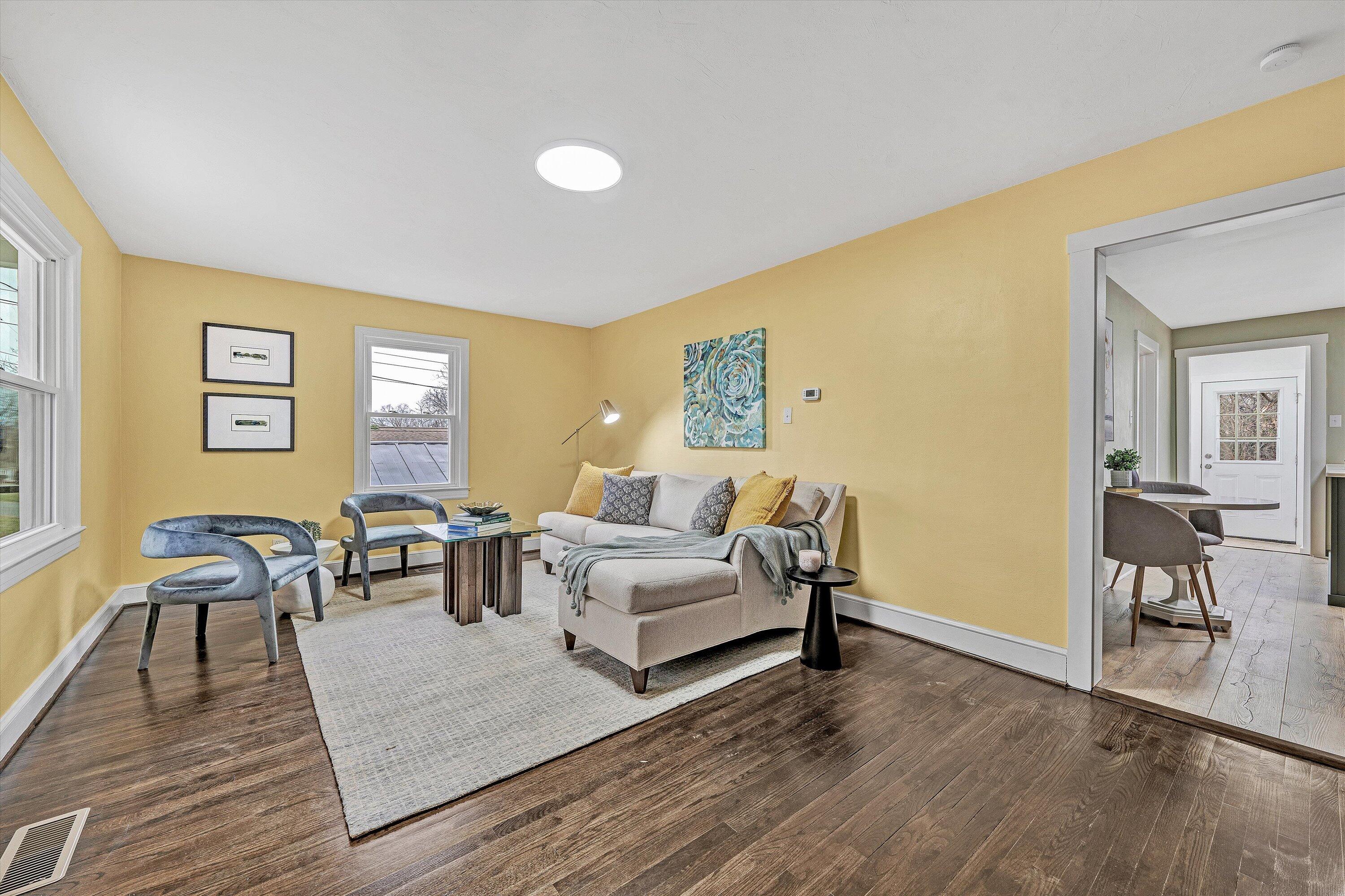 1702 East Gate AVE NE