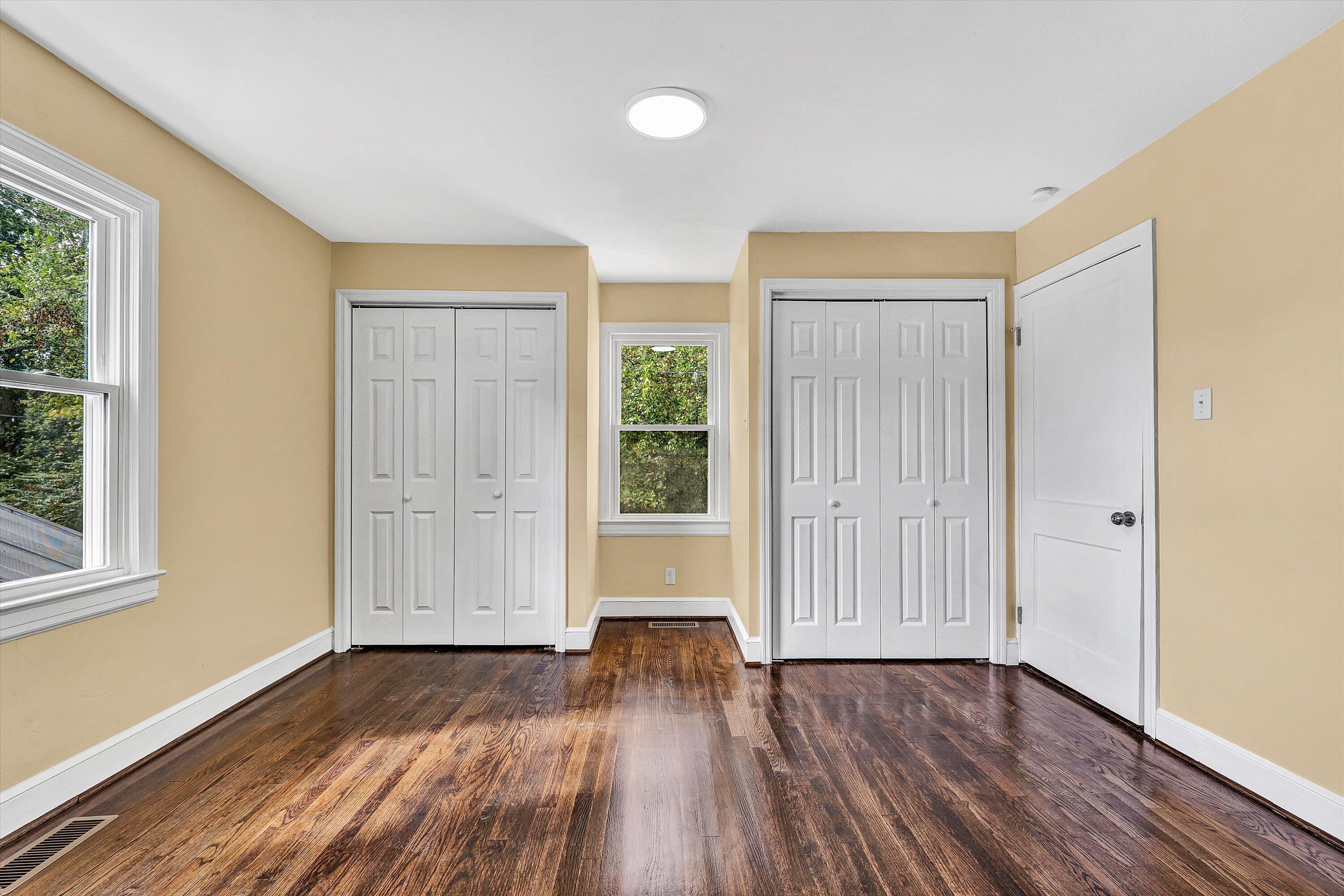 1702 East Gate AVE NE