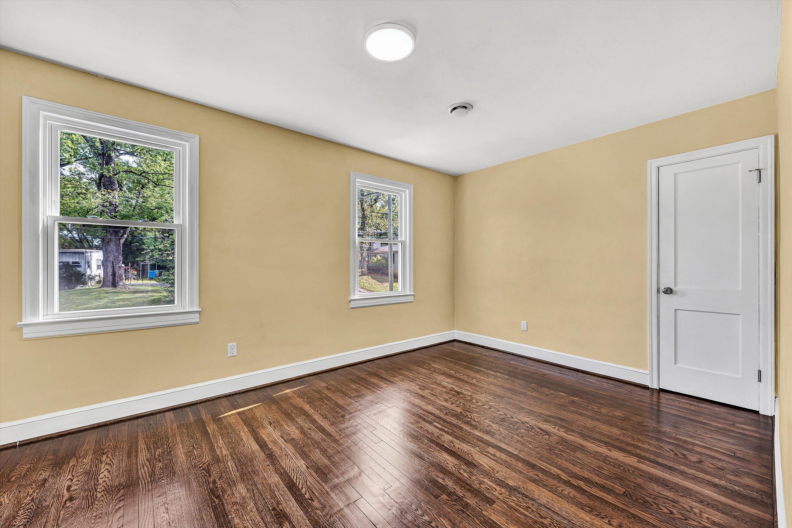 1702 East Gate AVE NE