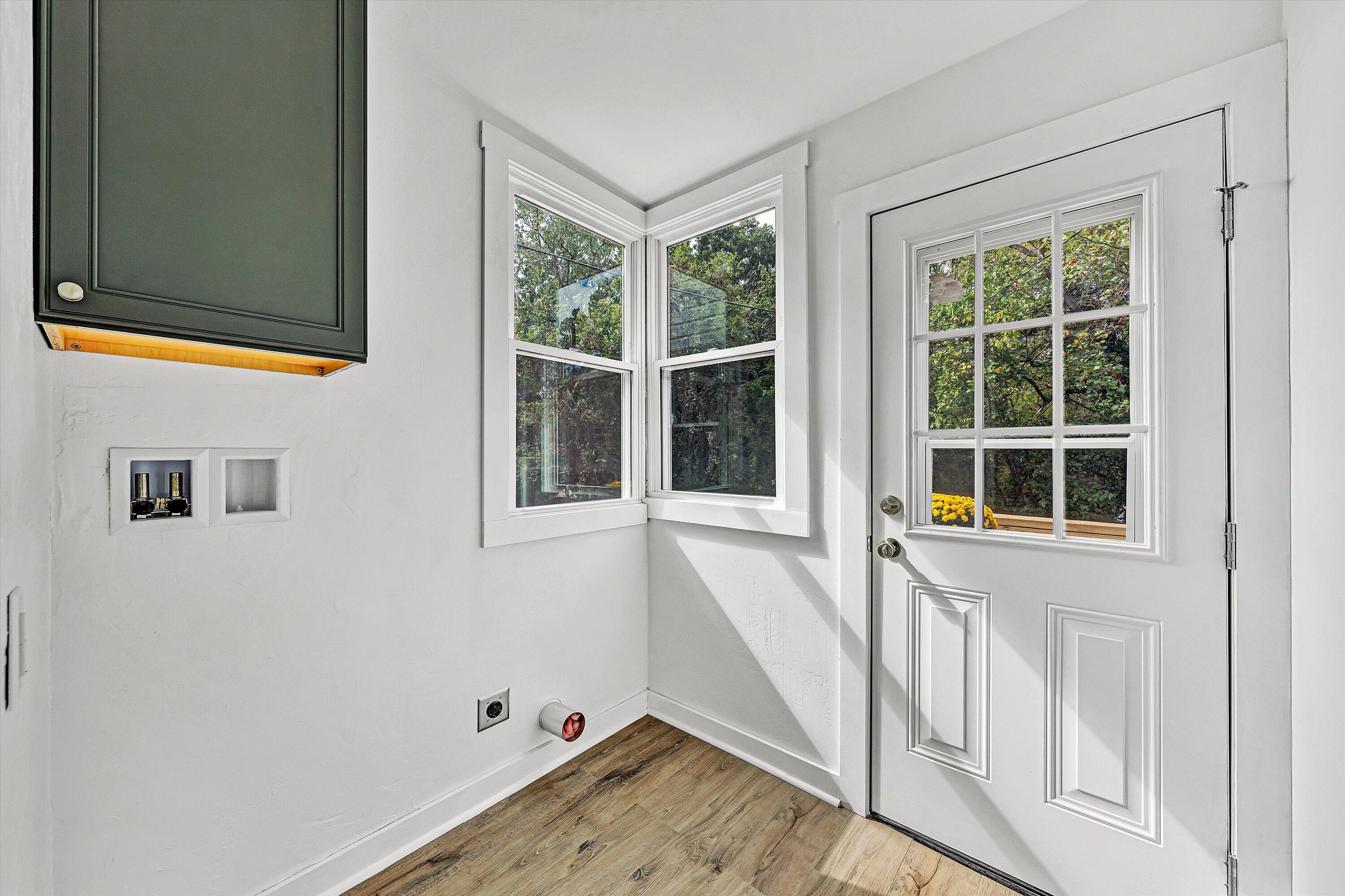 1702 East Gate AVE NE