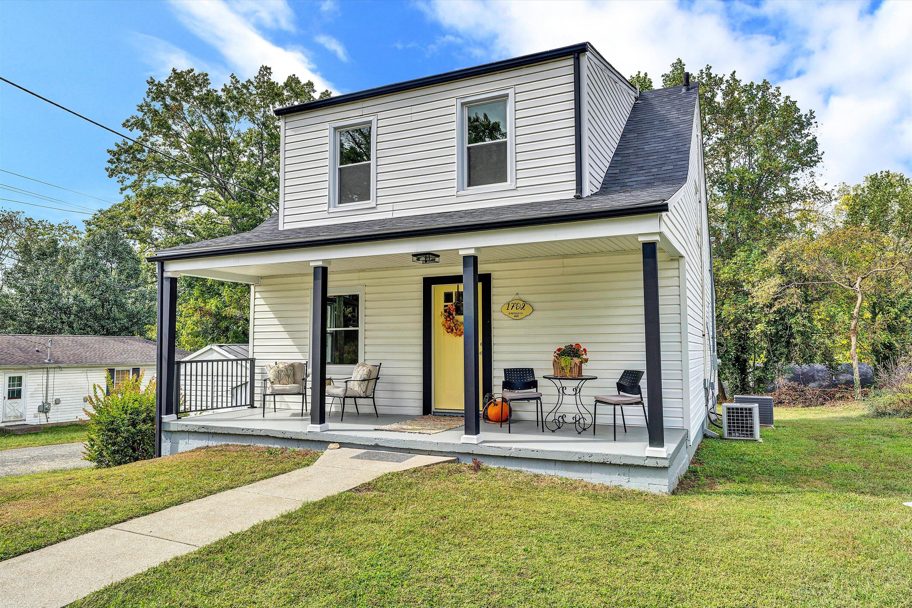 1702 East Gate AVE NE