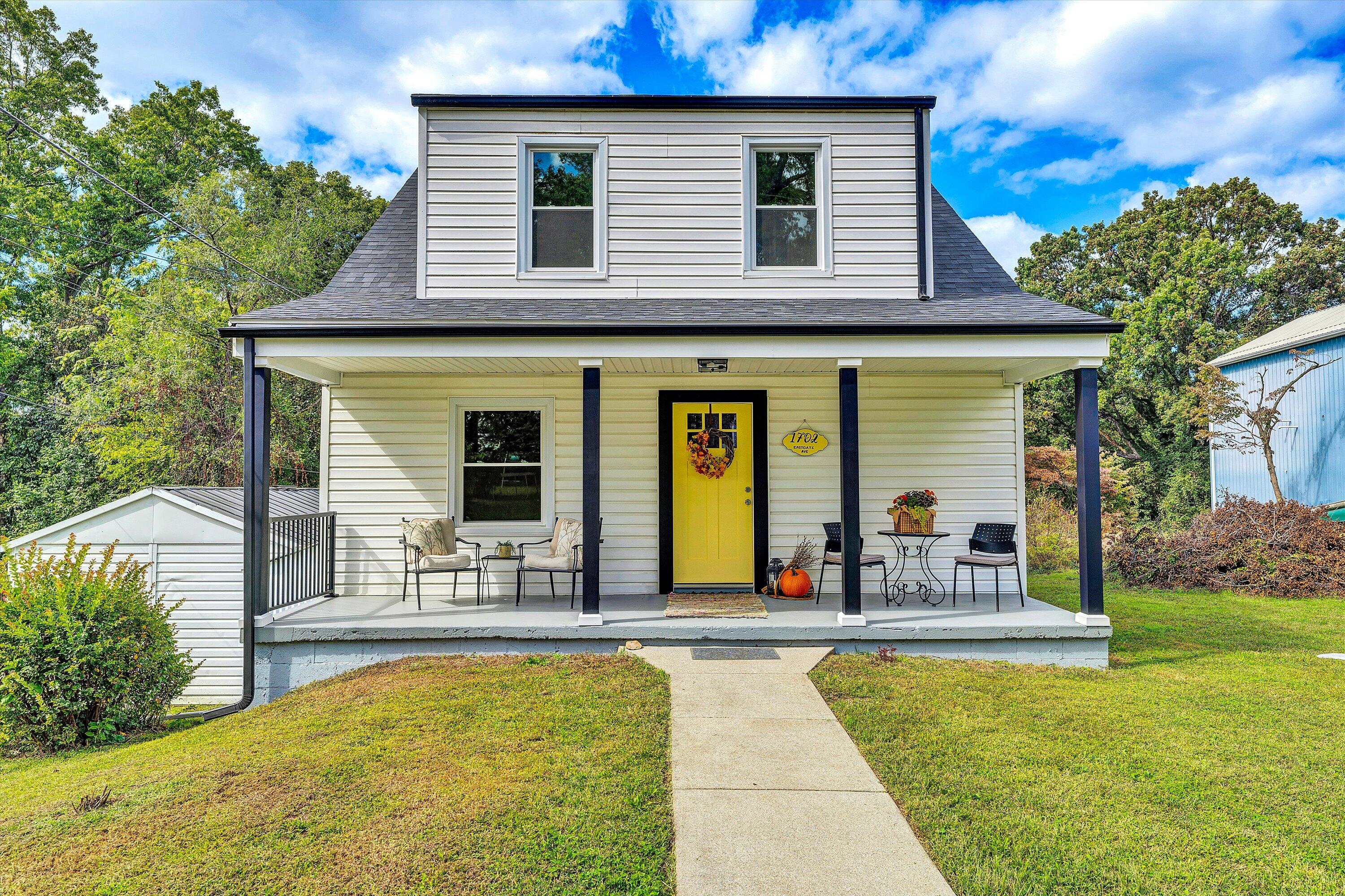 1702 East Gate AVE NE