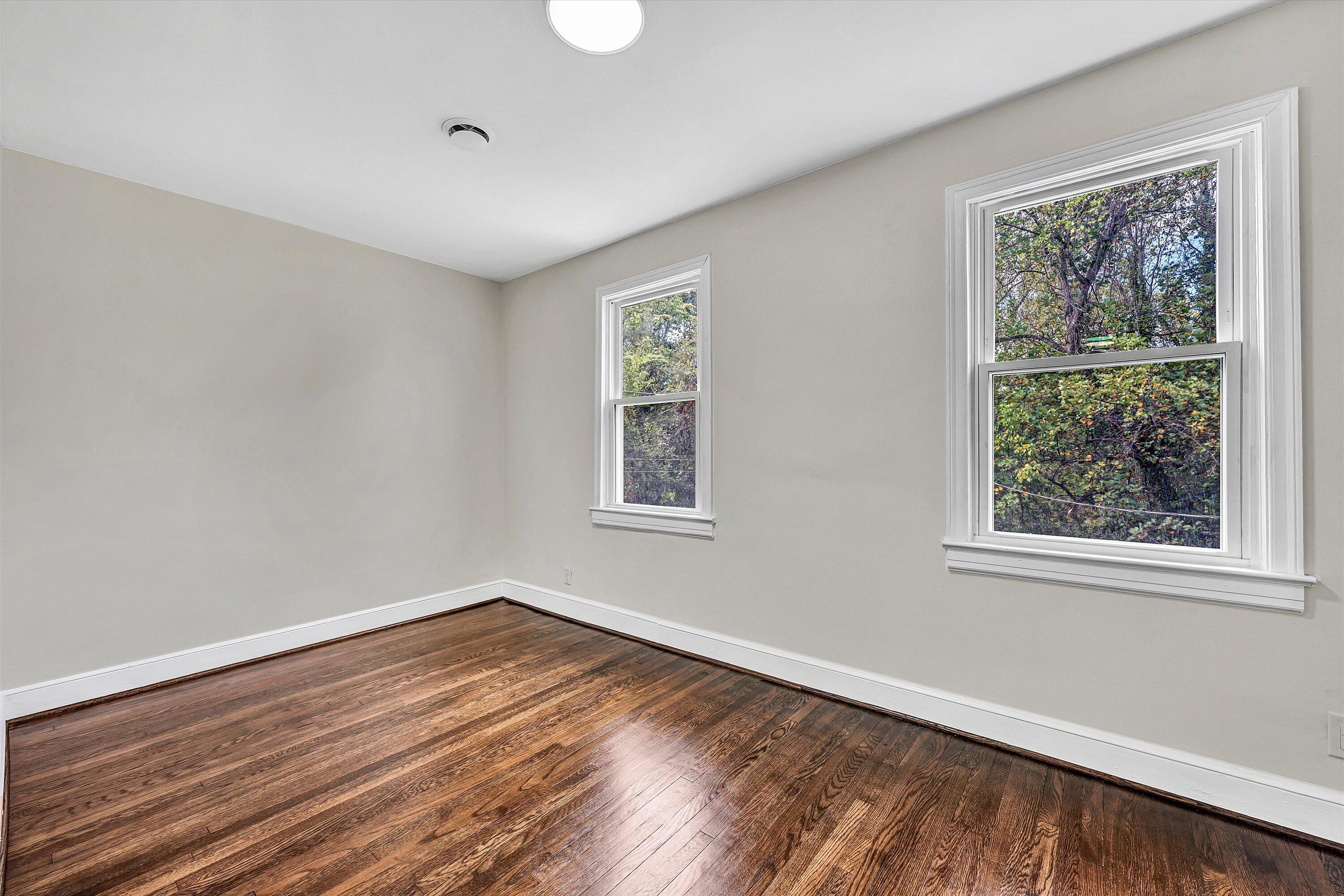 1702 East Gate AVE NE