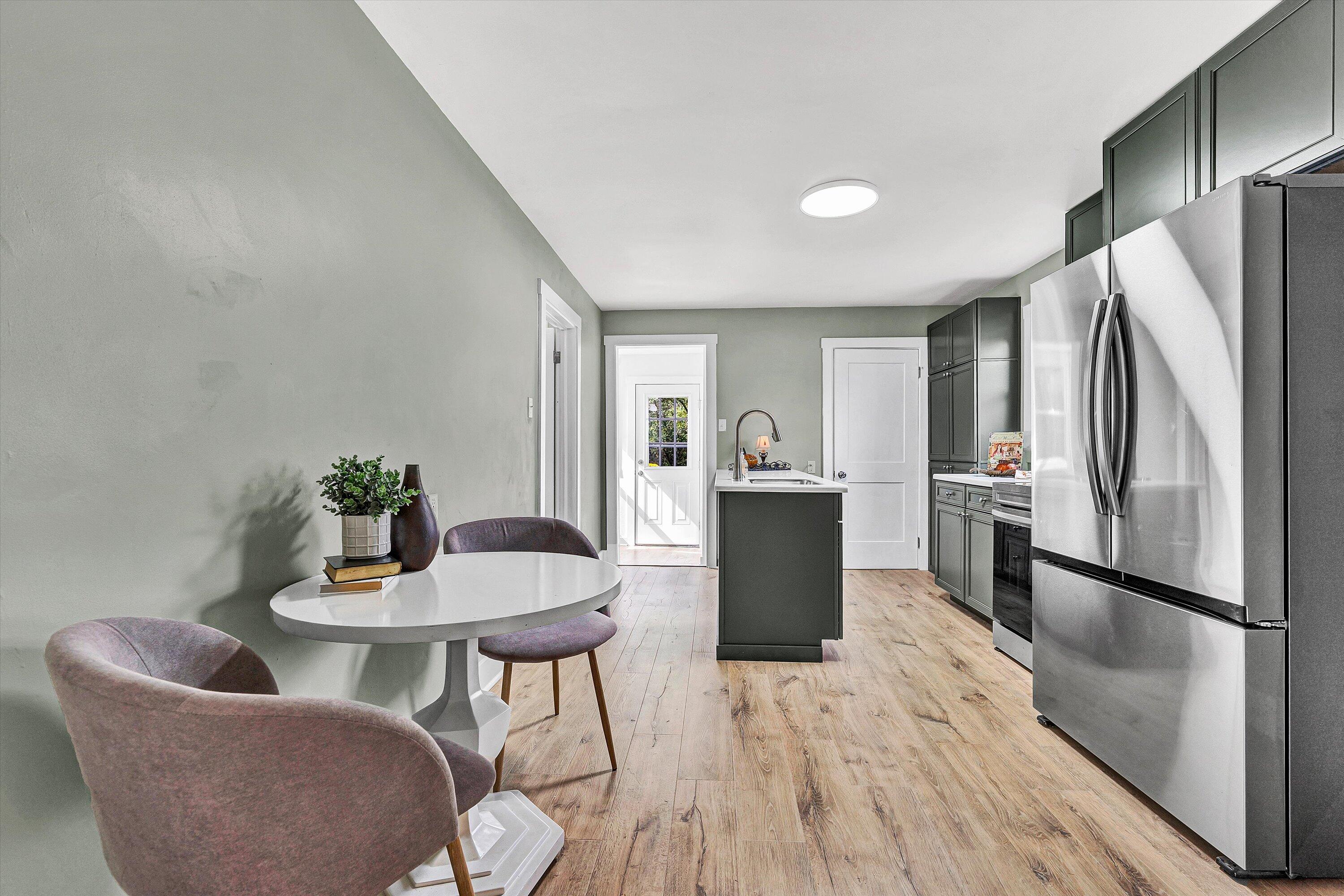 1702 East Gate AVE NE