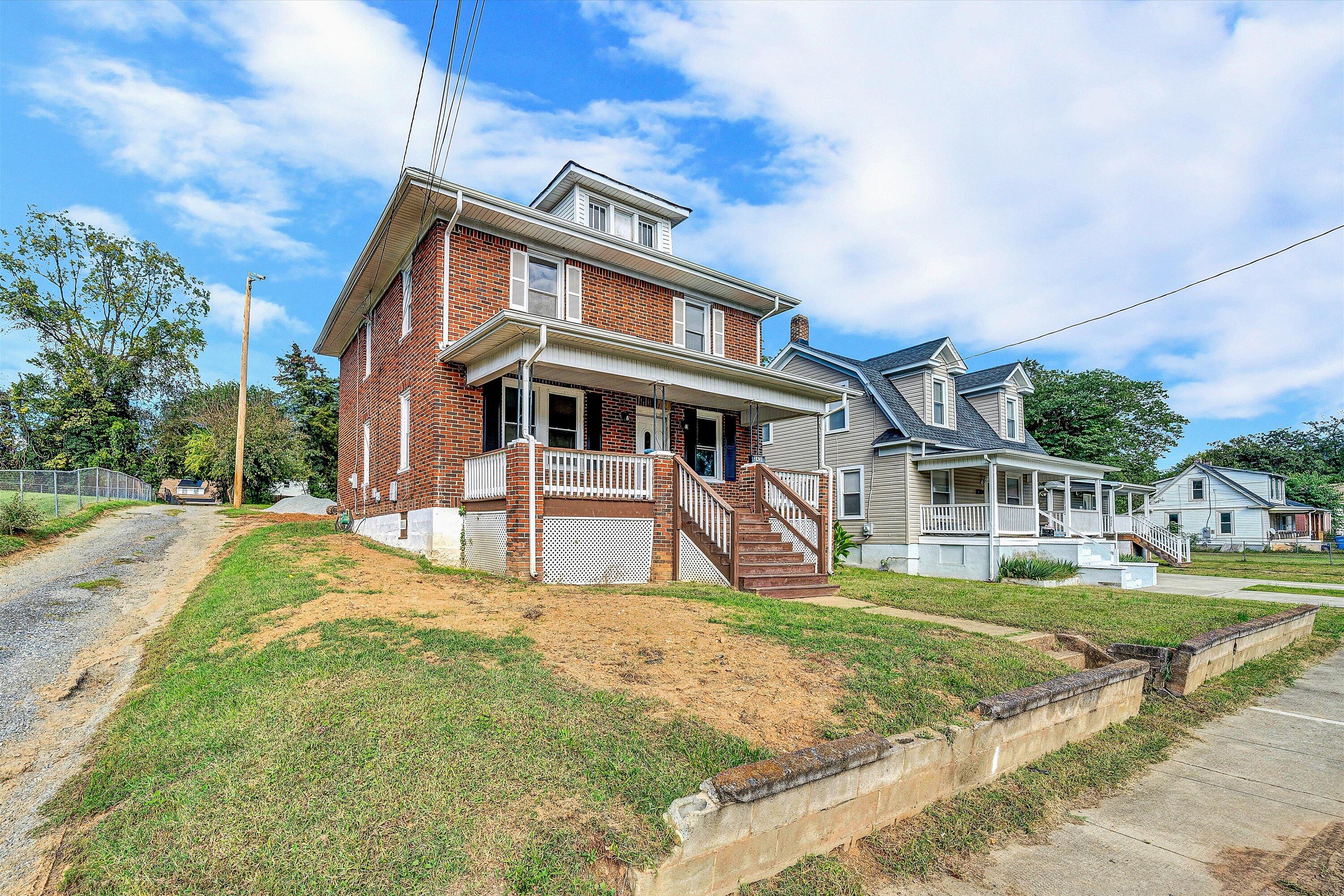 2431 Delaware AVE NW