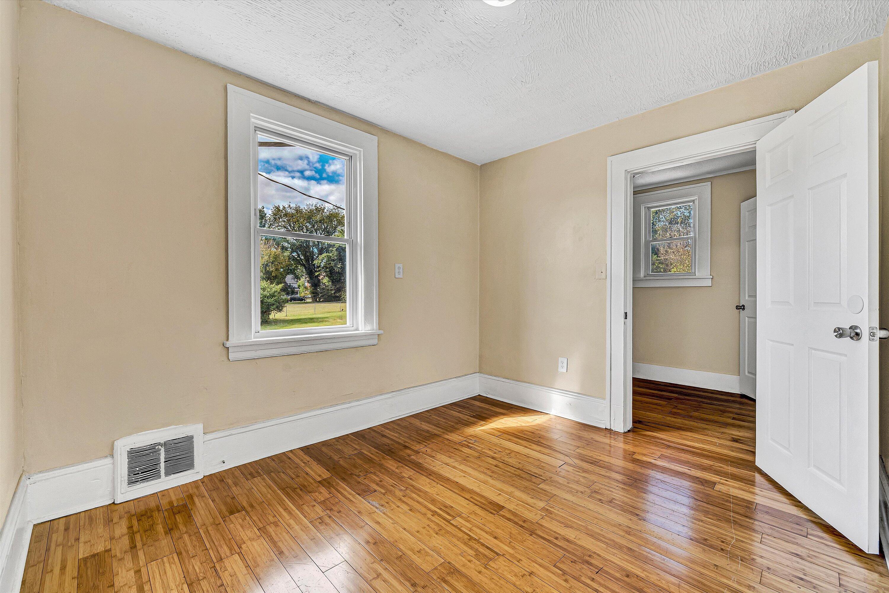 2431 Delaware AVE NW
