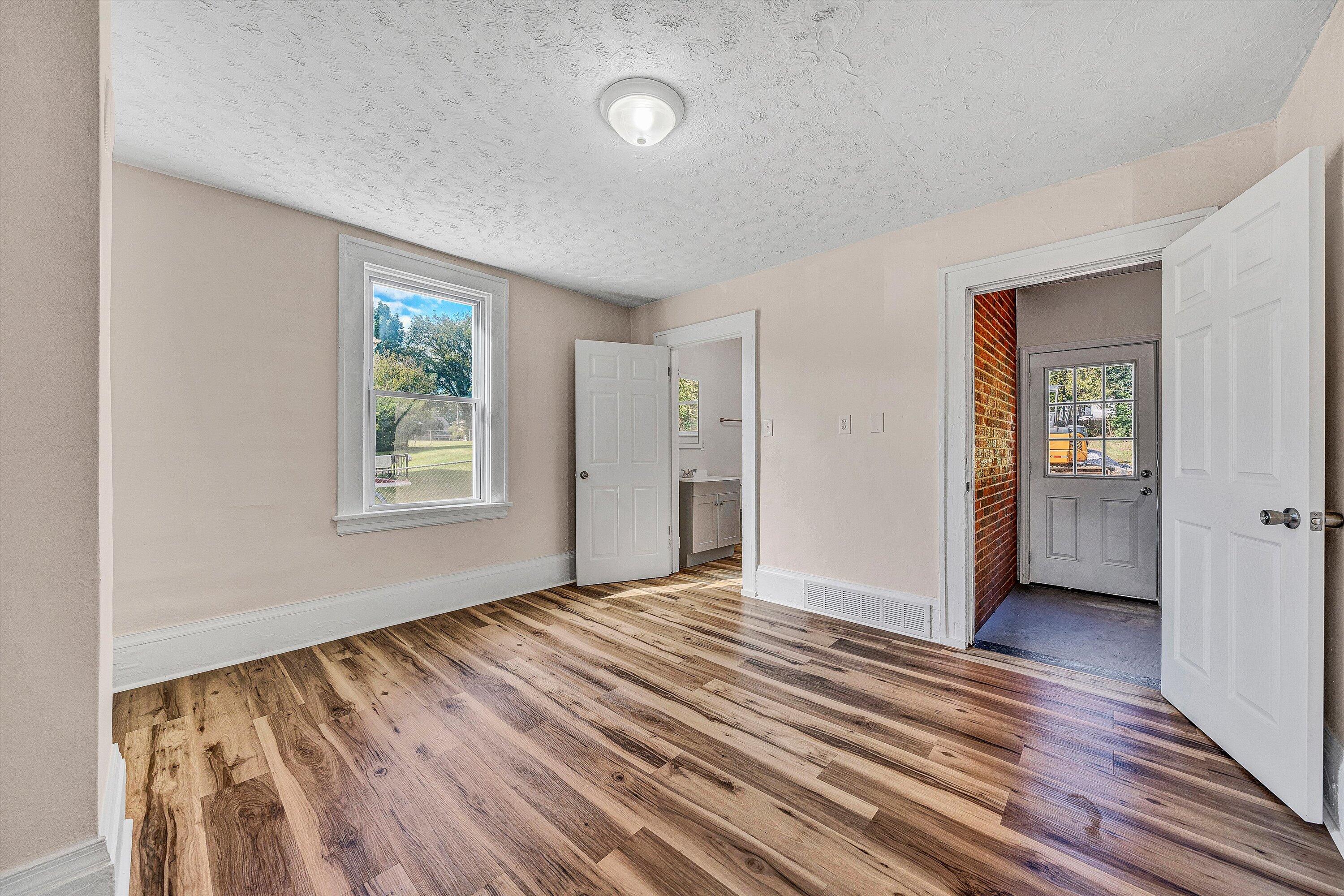 2431 Delaware AVE NW