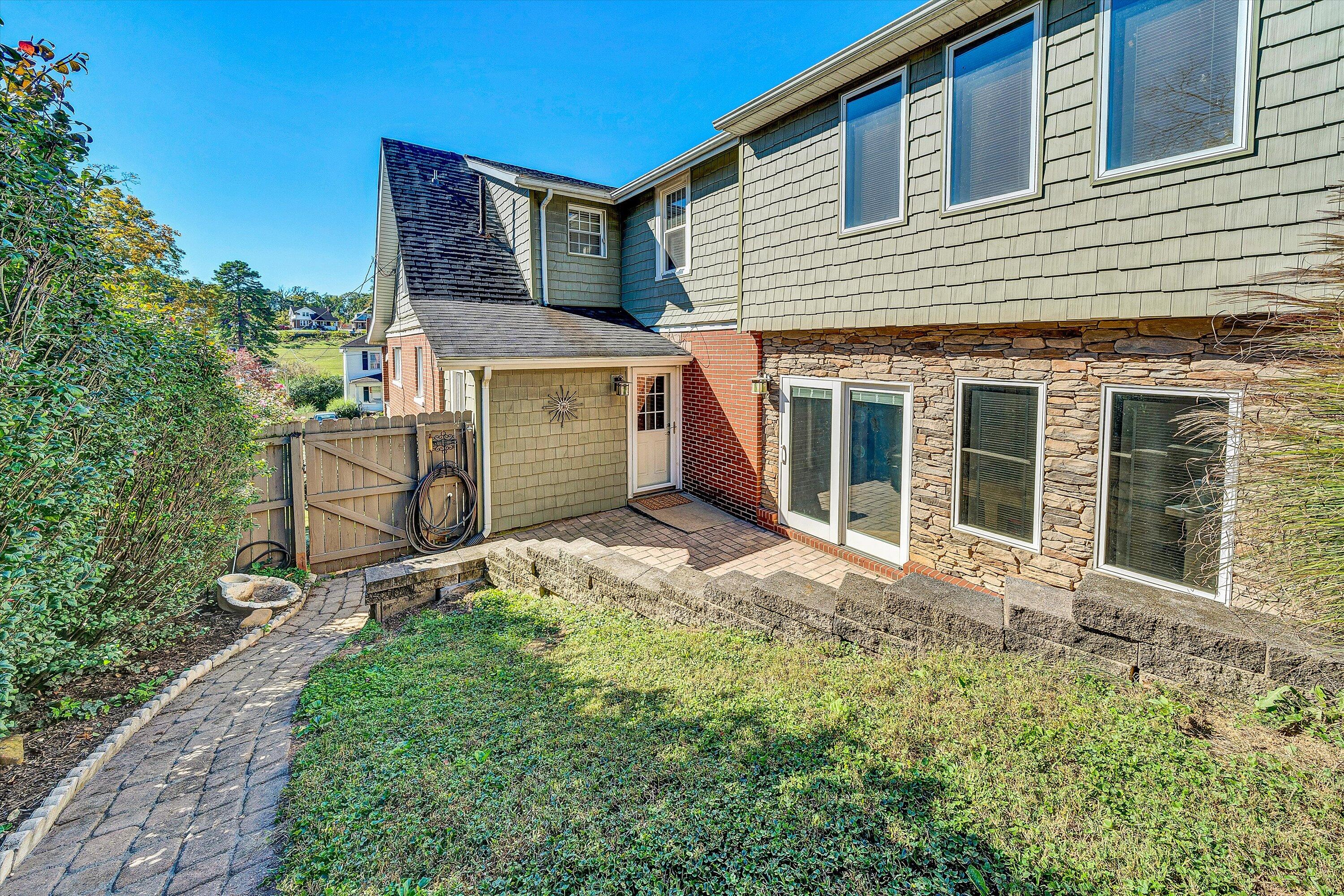 1013 Howbert AVE SW