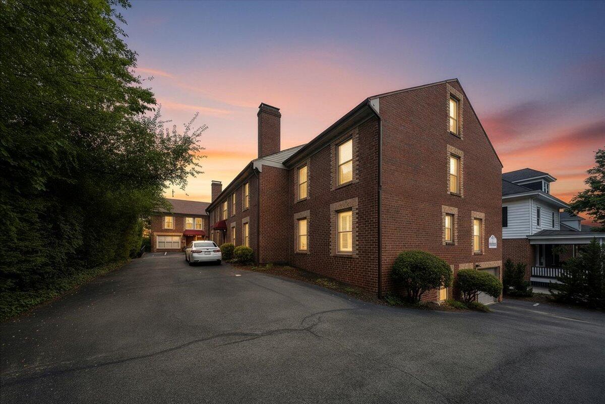 2231 Broadway AVE SW Unit: C