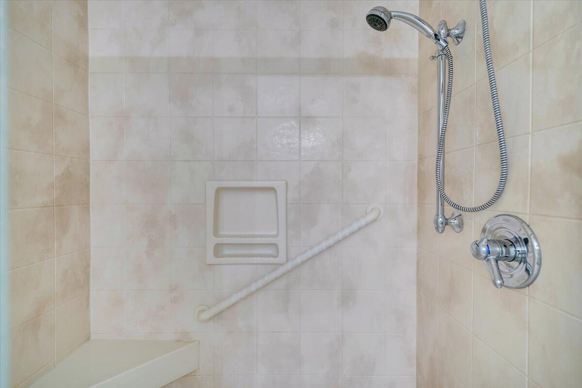 2231 Broadway AVE SW Unit: C