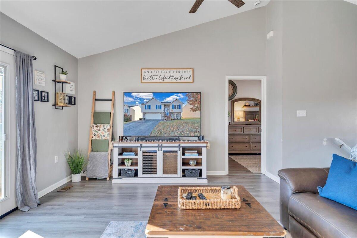 232 Eugene DR NW