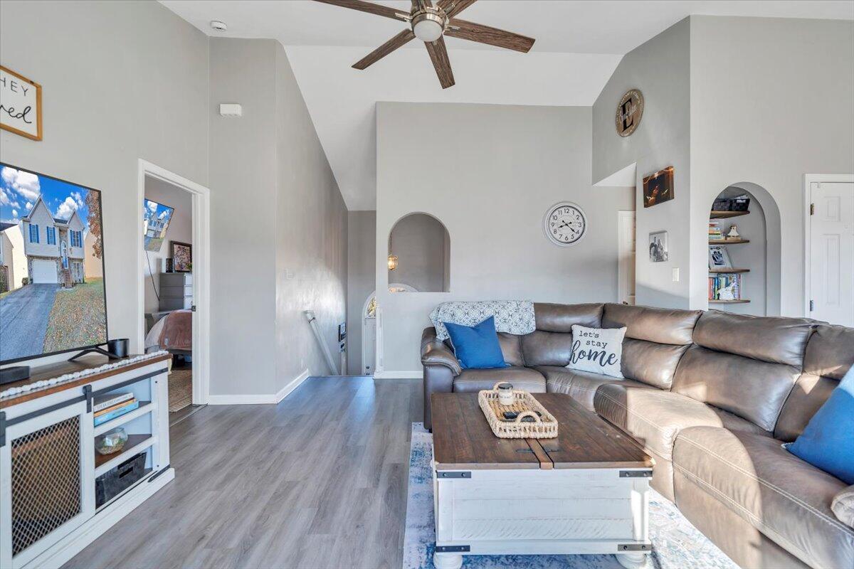 232 Eugene DR NW