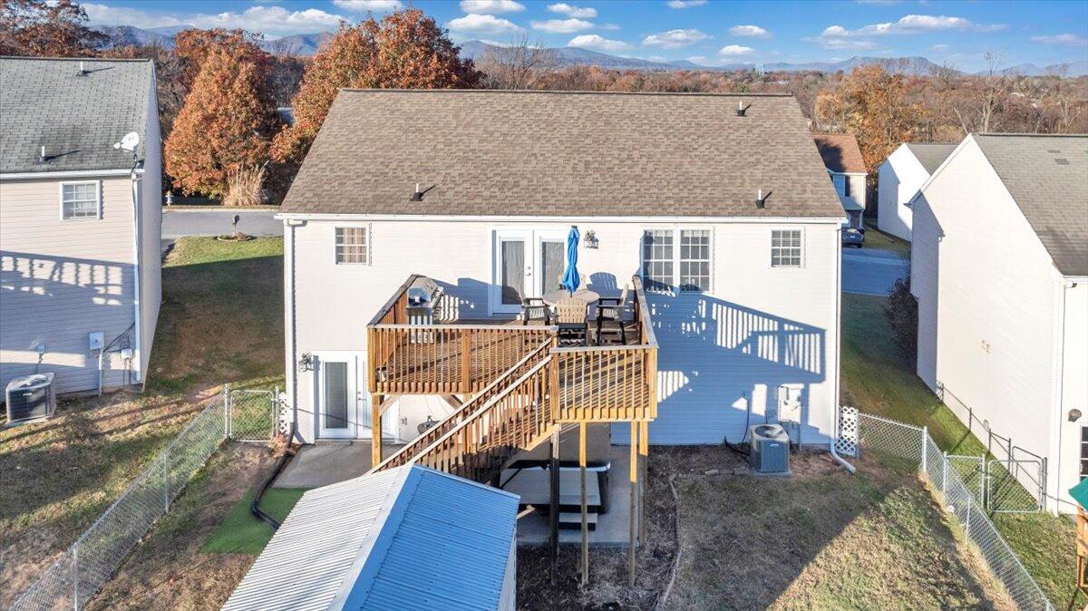 232 Eugene DR NW