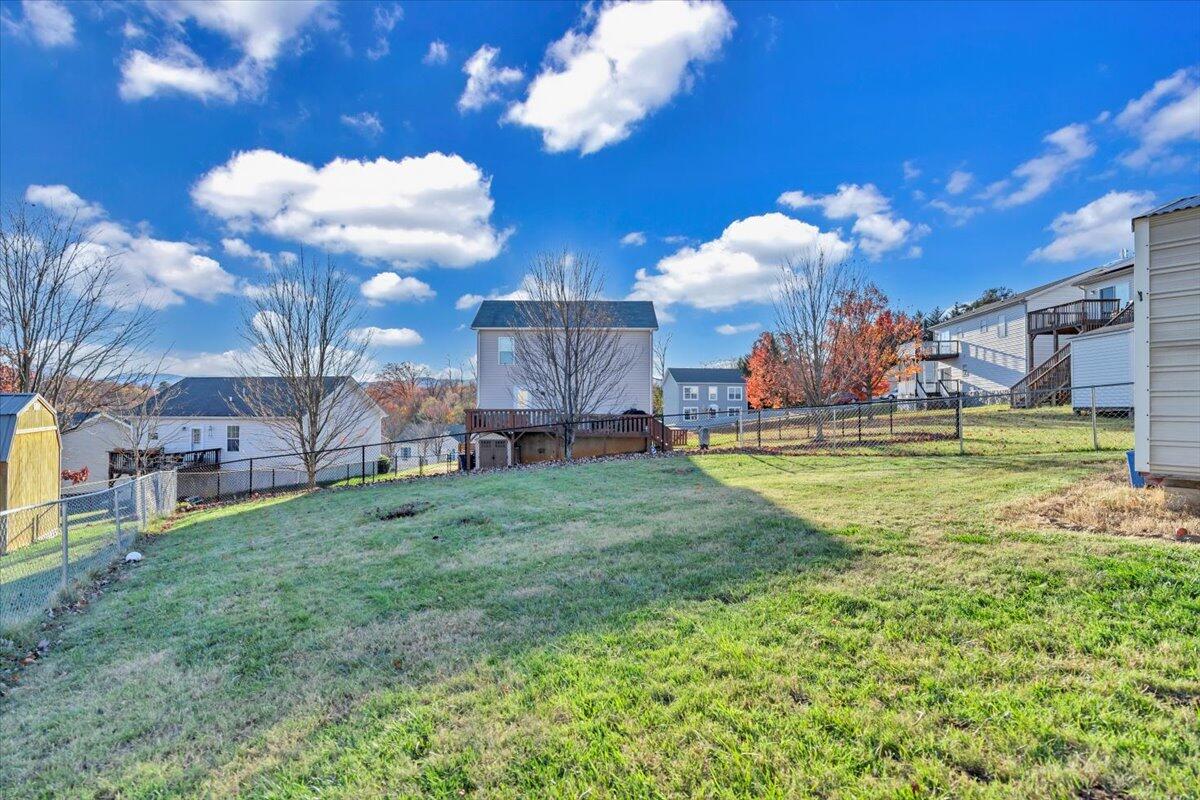 232 Eugene DR NW